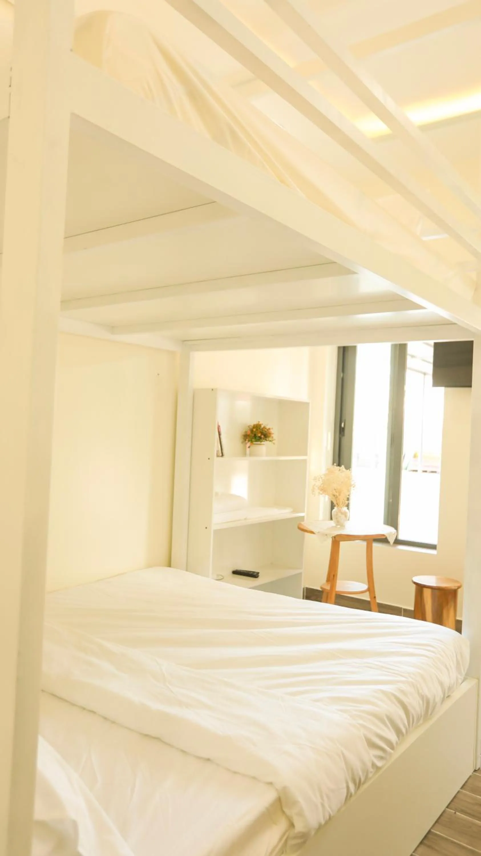 Photo of the whole room, Bed in Kiwi's Homestay & Cafe