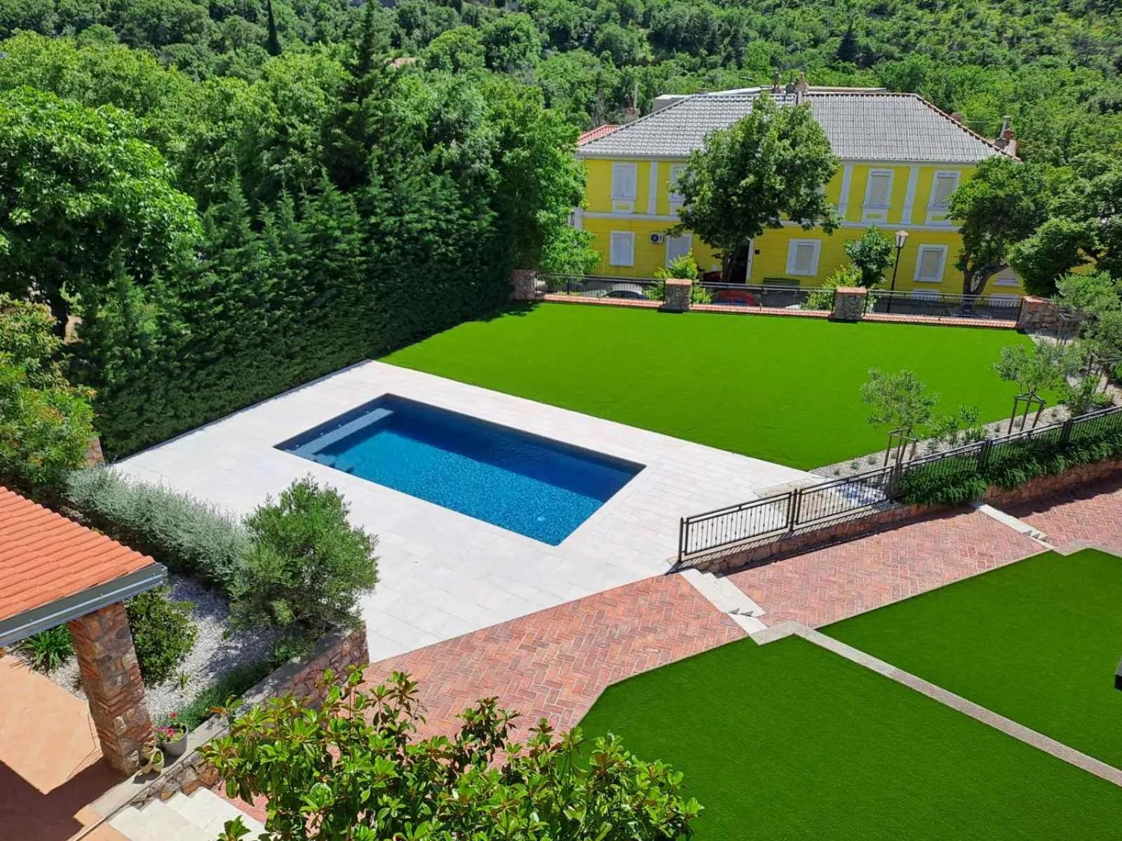 Swimming pool in Guesthouse Ruža - apartments