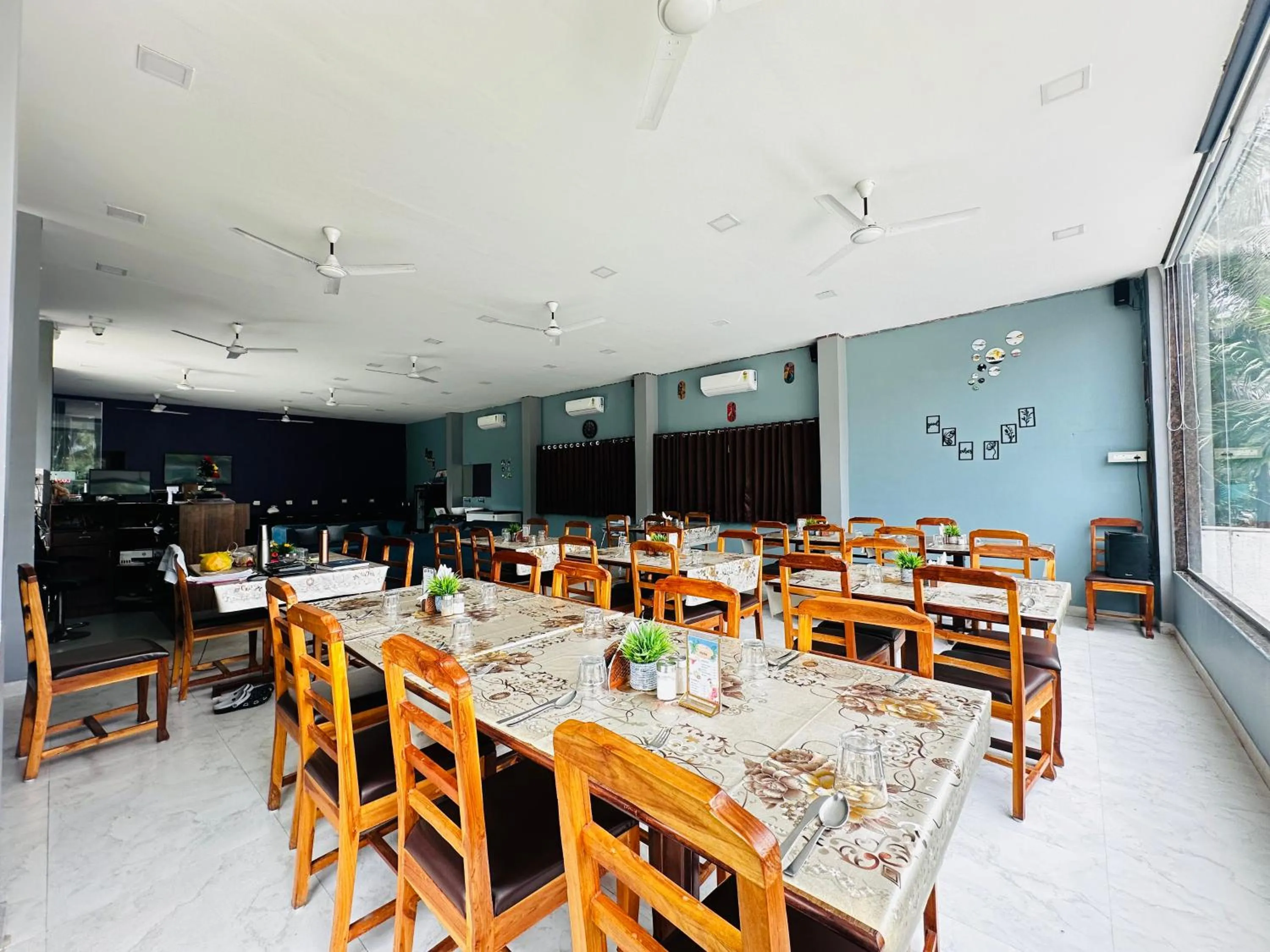Restaurant/places to eat in Golden Pearl Resort By Gemstone Hospitality