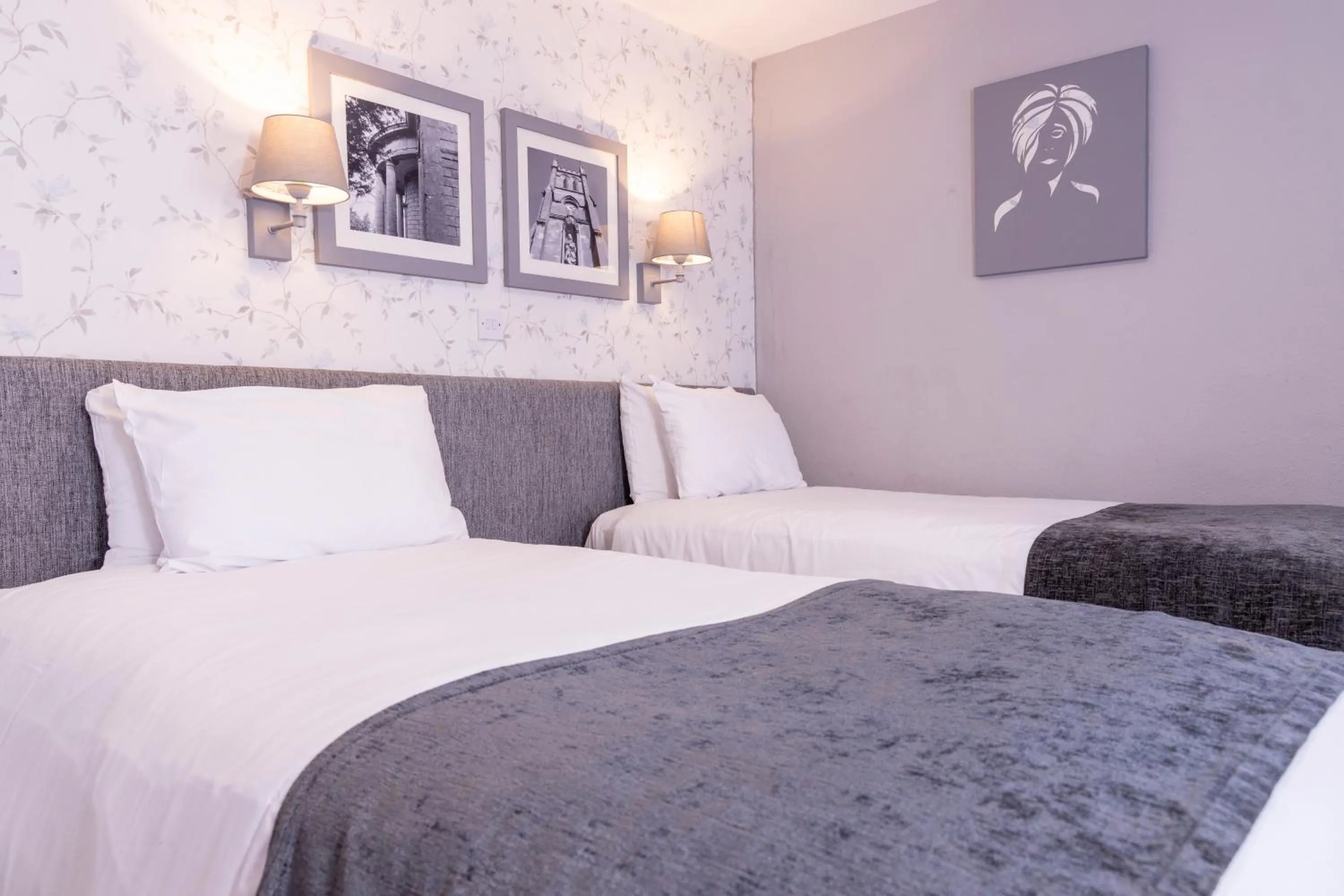 Bed in Cromwell Lodge Hotel by Greene King Inns