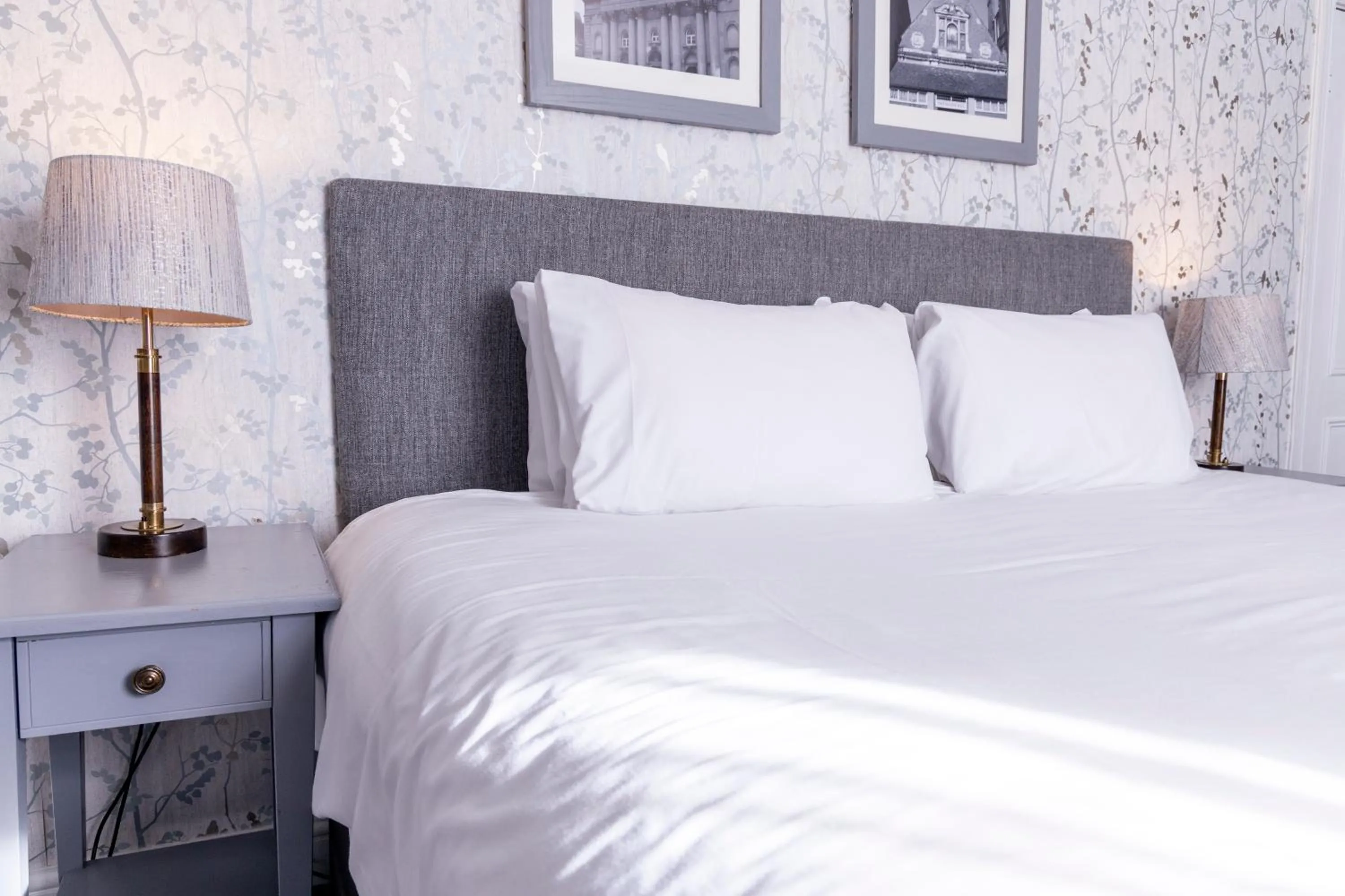 Bed in Cromwell Lodge Hotel by Greene King Inns