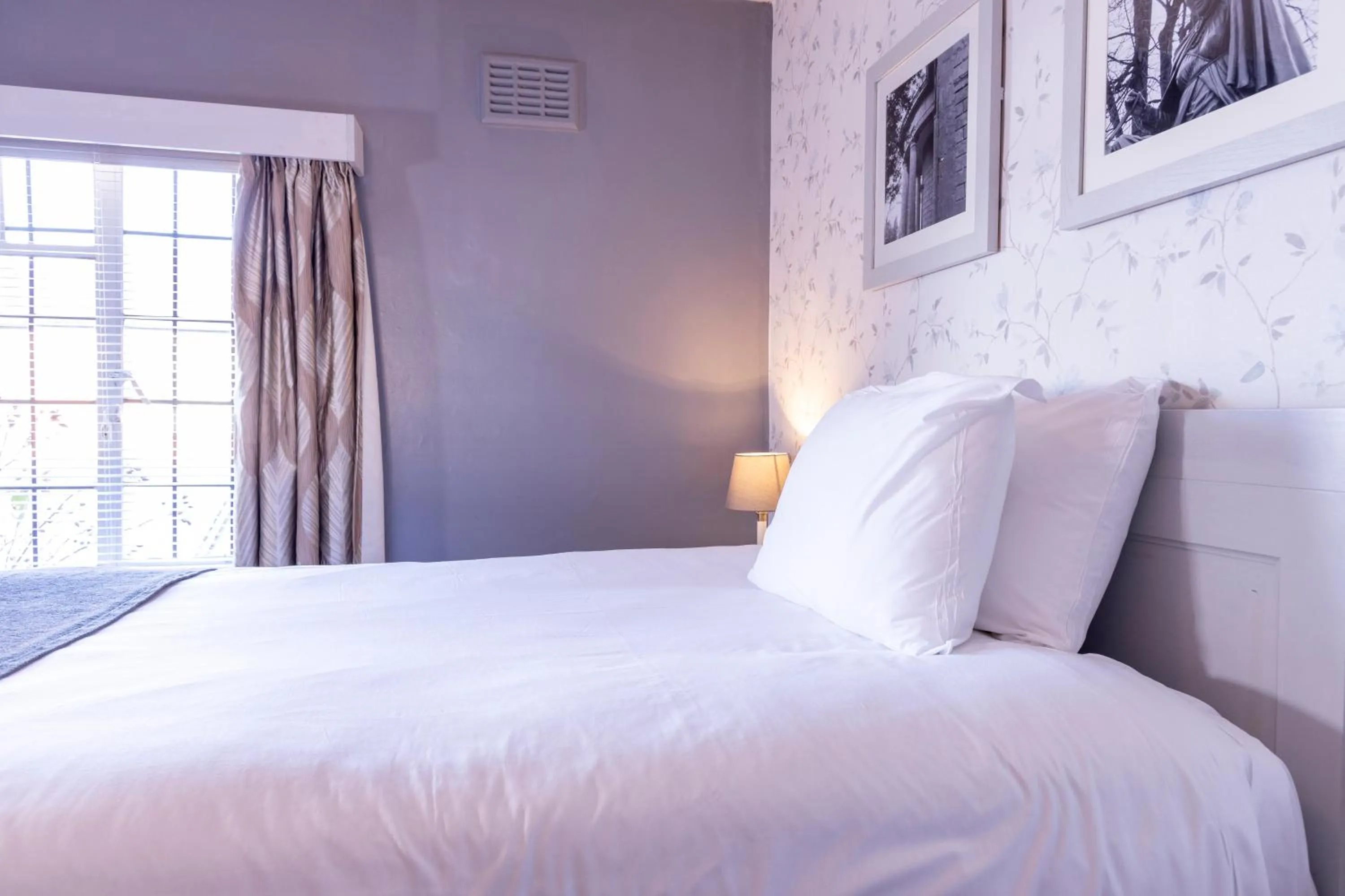 Bed in Cromwell Lodge Hotel by Greene King Inns