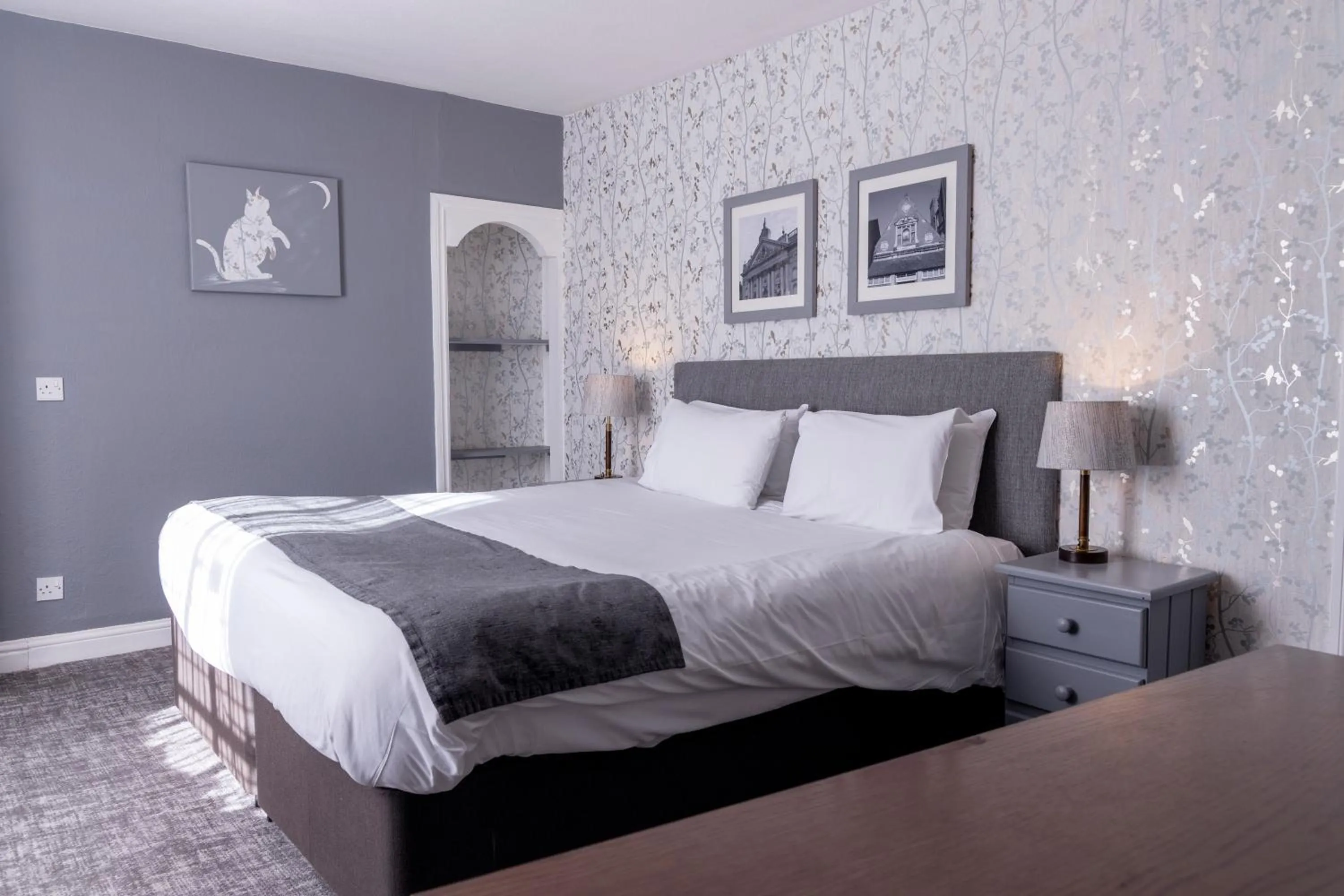 Bed in Cromwell Lodge Hotel by Greene King Inns