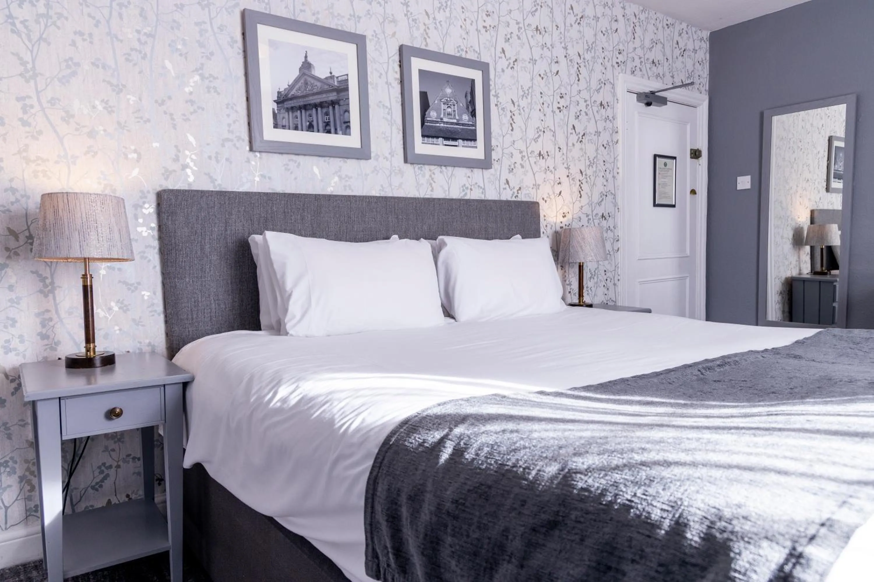 Bed in Cromwell Lodge Hotel by Greene King Inns