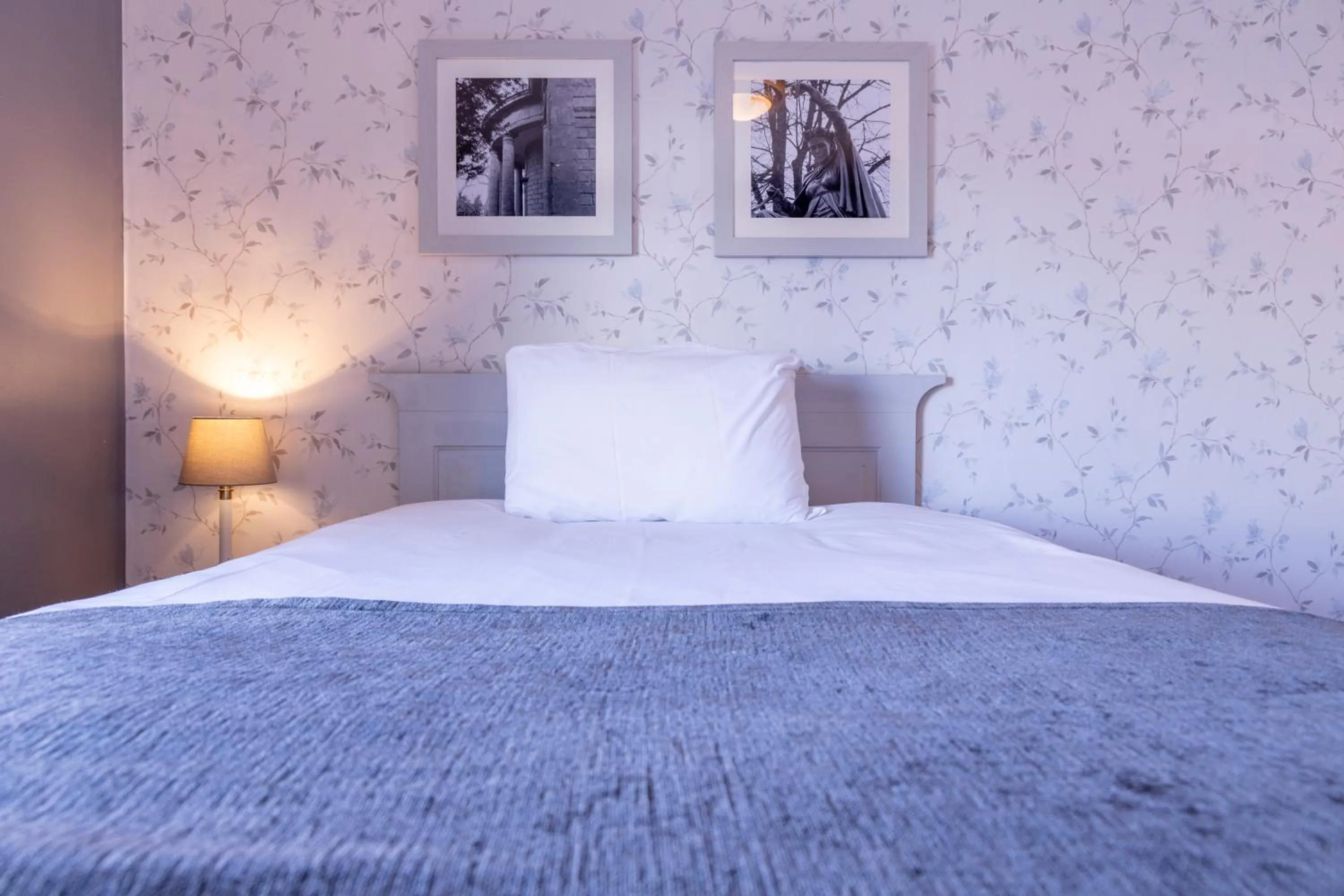 Bed in Cromwell Lodge Hotel by Greene King Inns