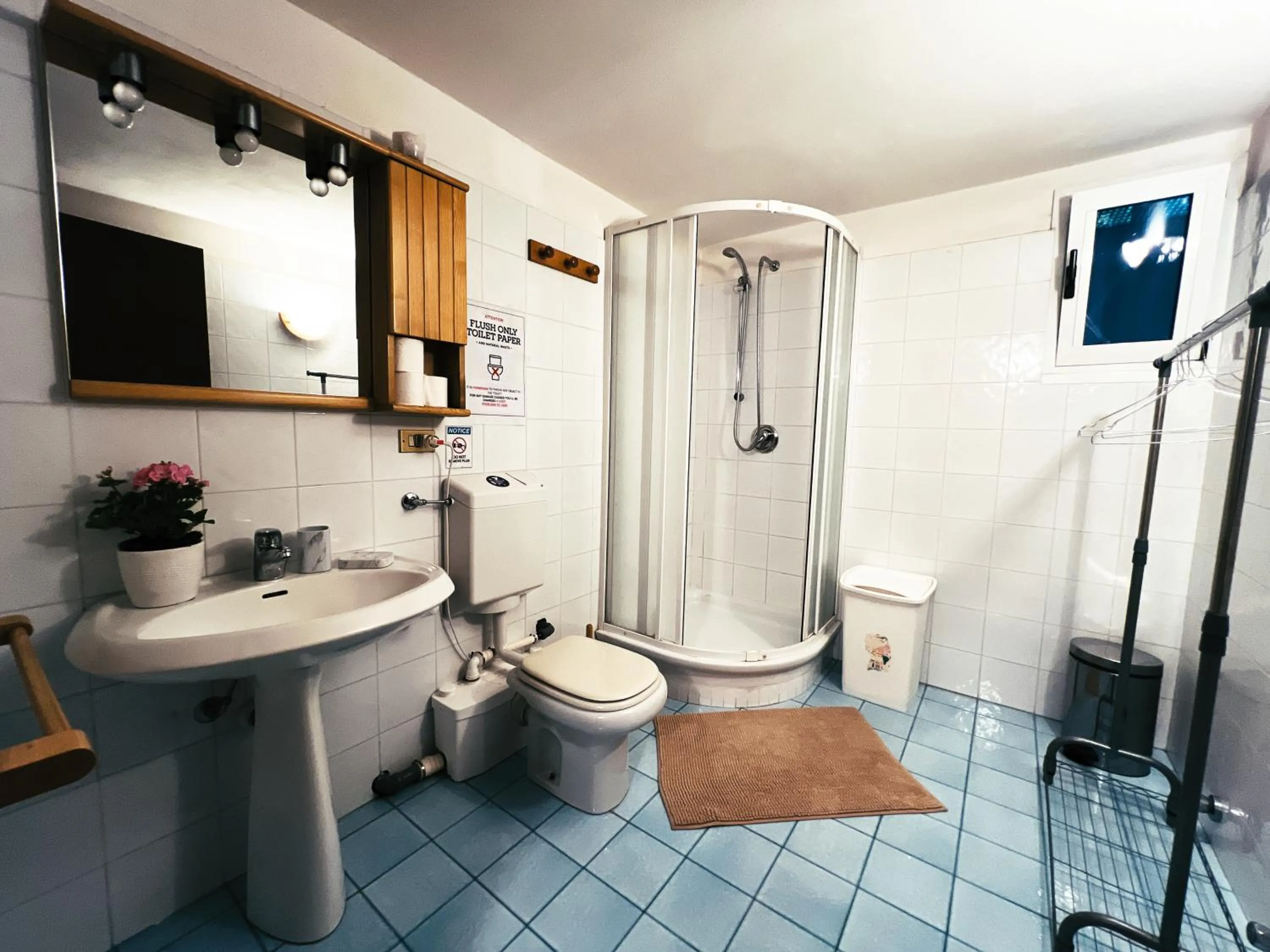 Bathroom in Terrace Lake View Moltrasio