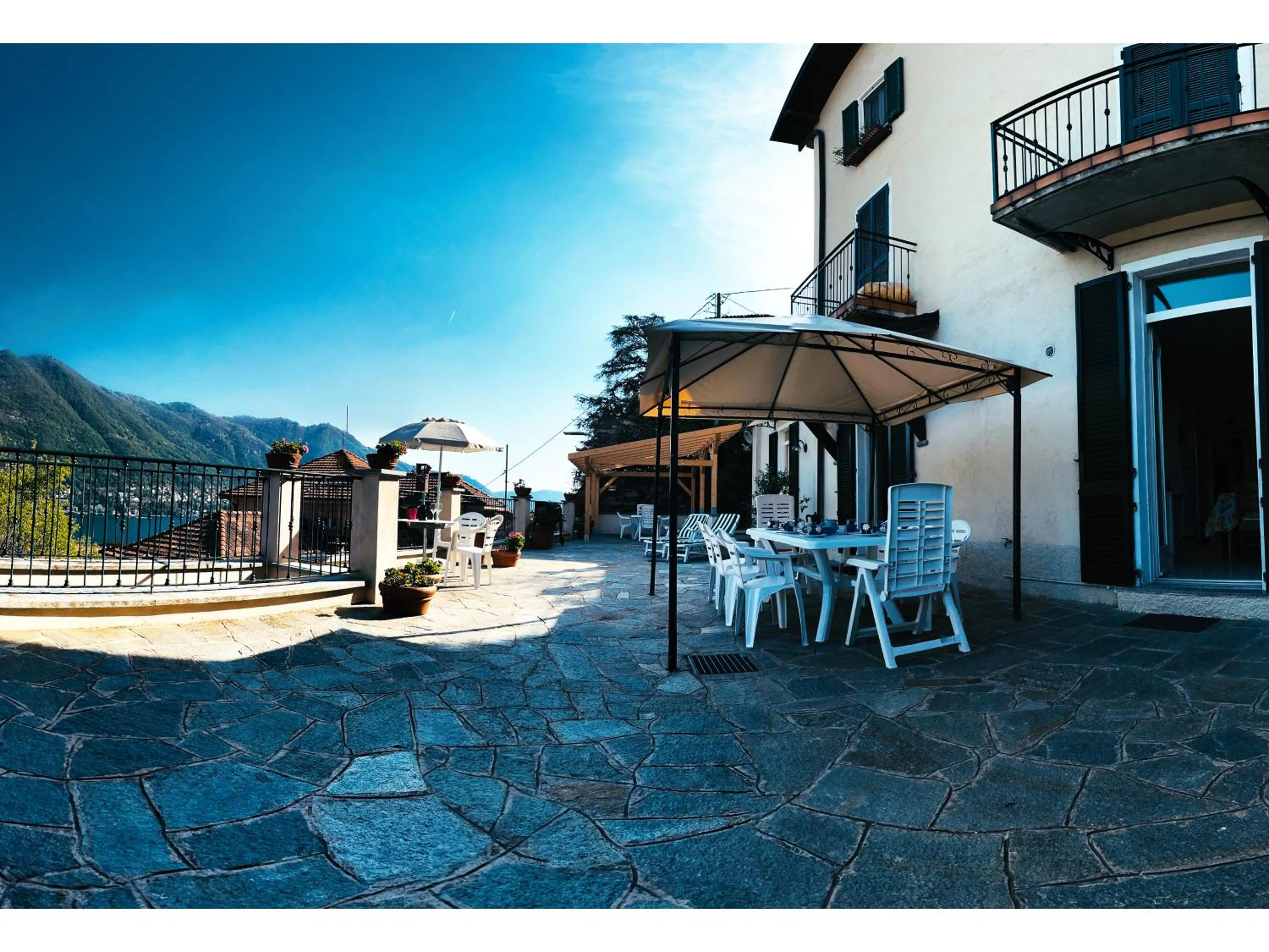 Balcony/Terrace in Terrace Lake View Moltrasio