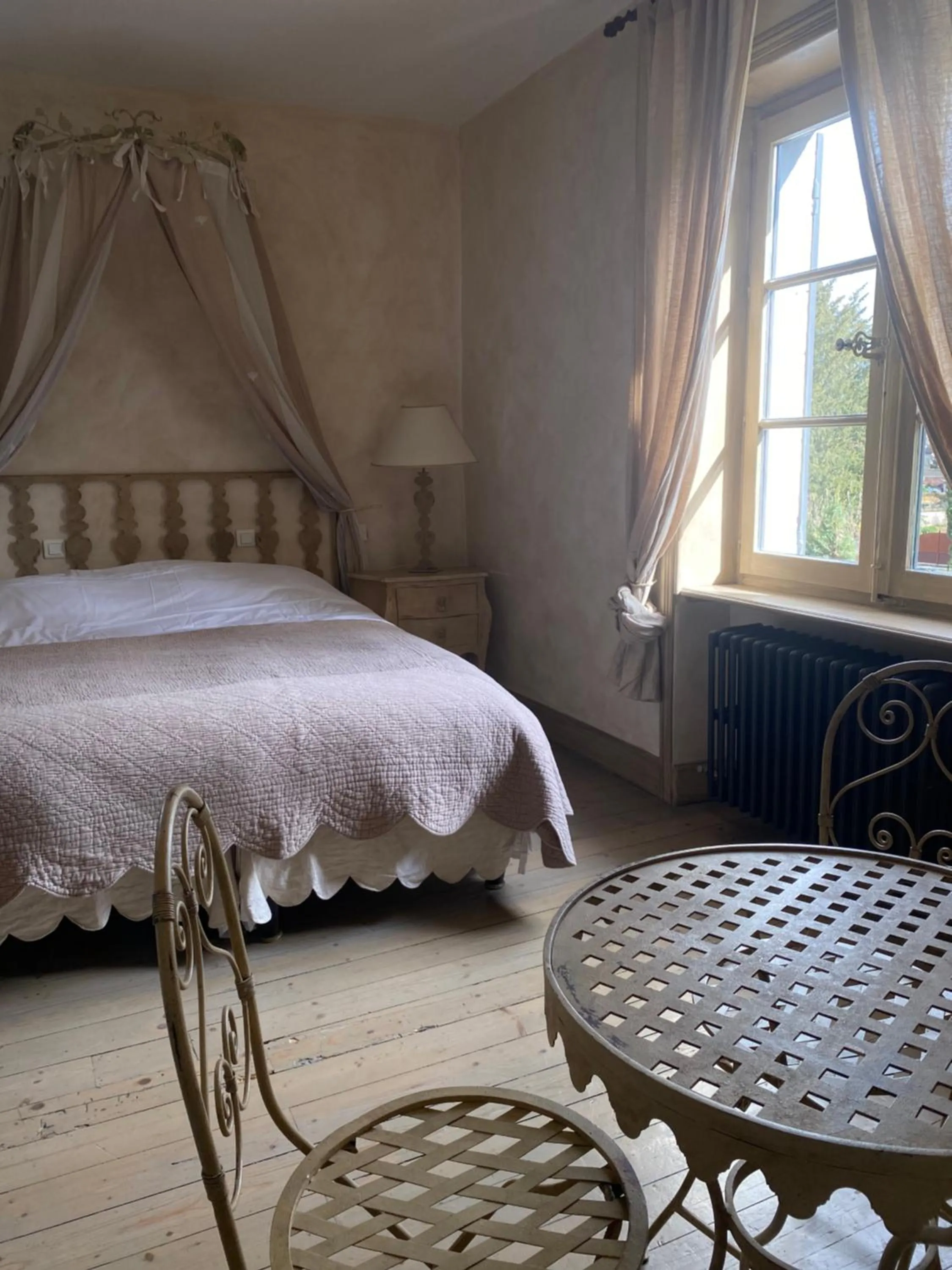 Bedroom, Bed in Les Jardins de la Tour