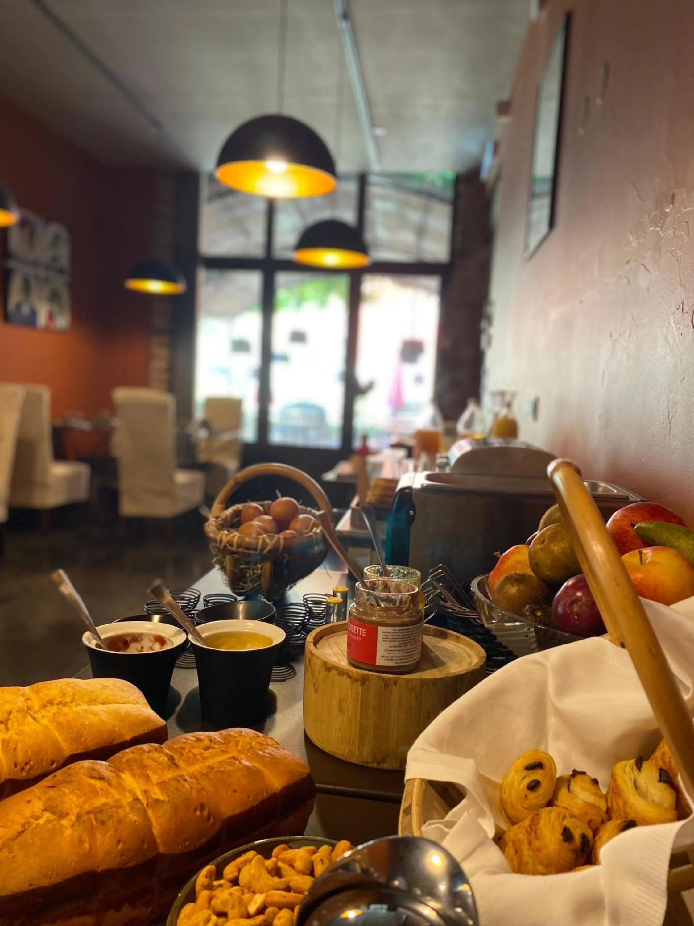 Breakfast in Les Jardins de la Tour