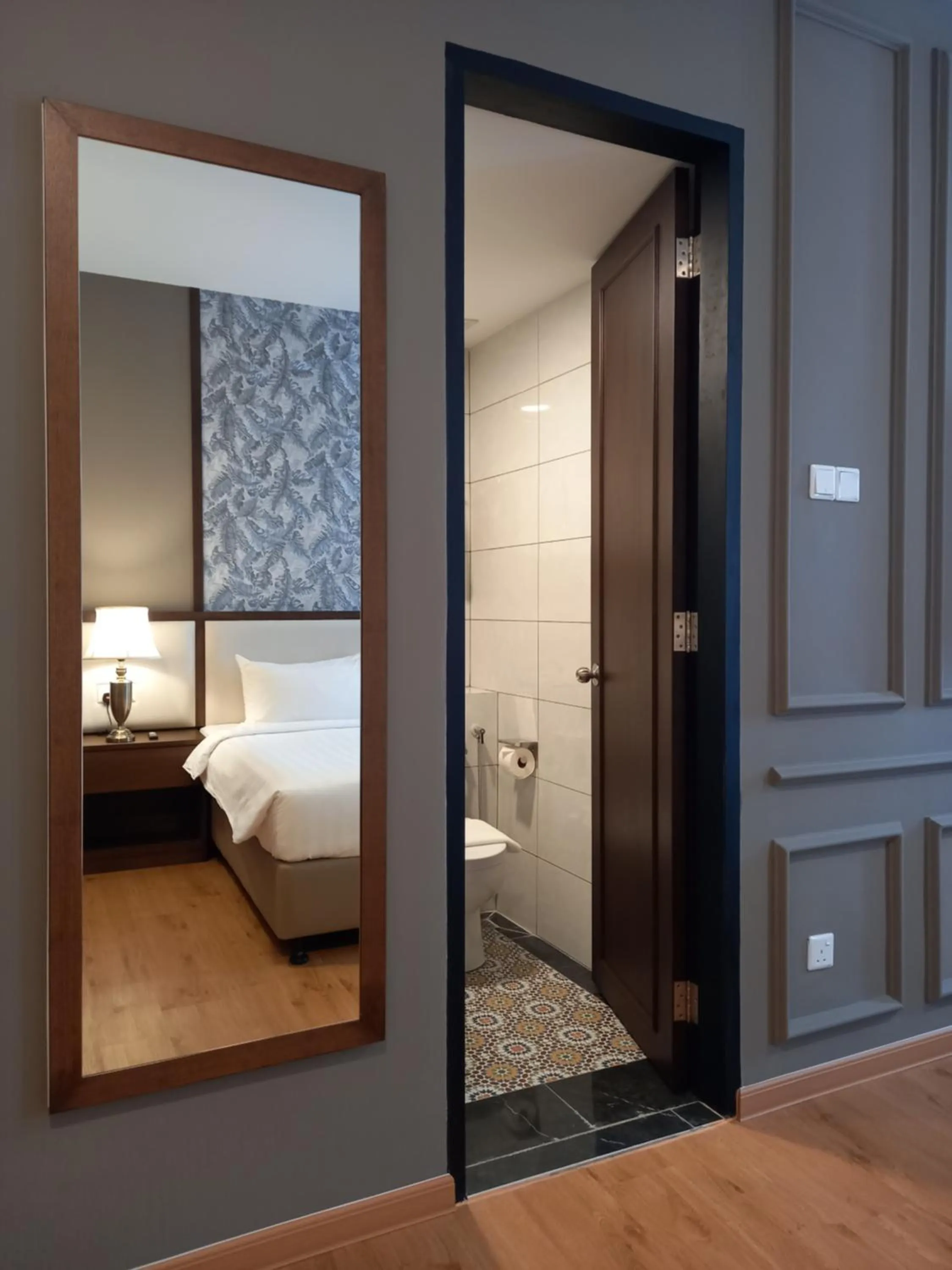 Toilet, Bed in The Leith