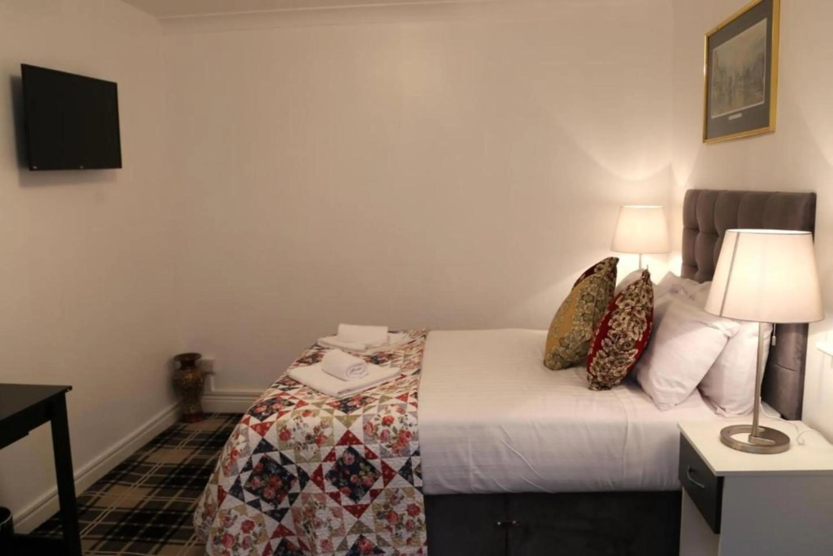 Bedroom in OYO 4 Sisters Inn