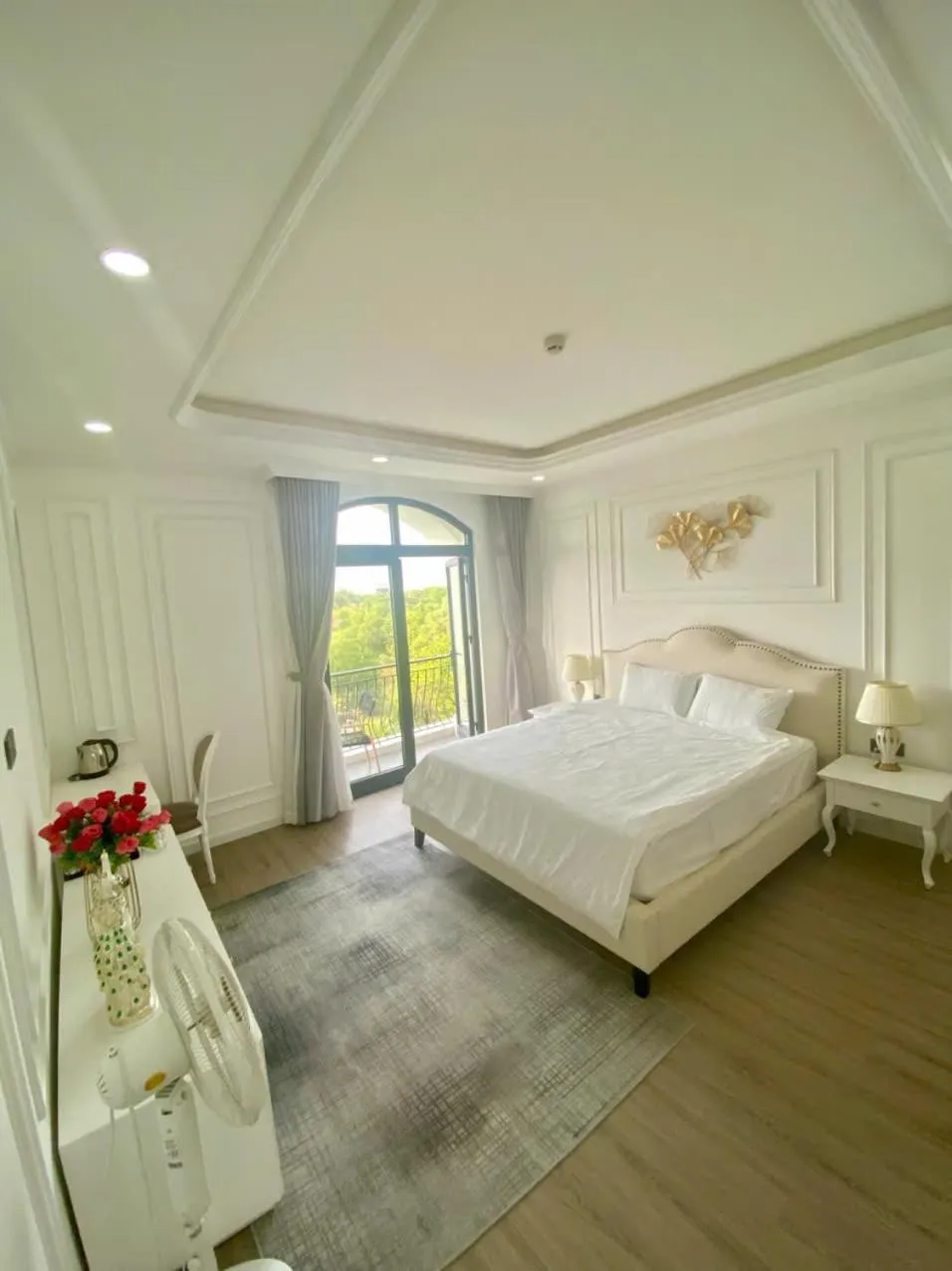 Photo of the whole room, Bed in UY LONG Homestay & Coffee