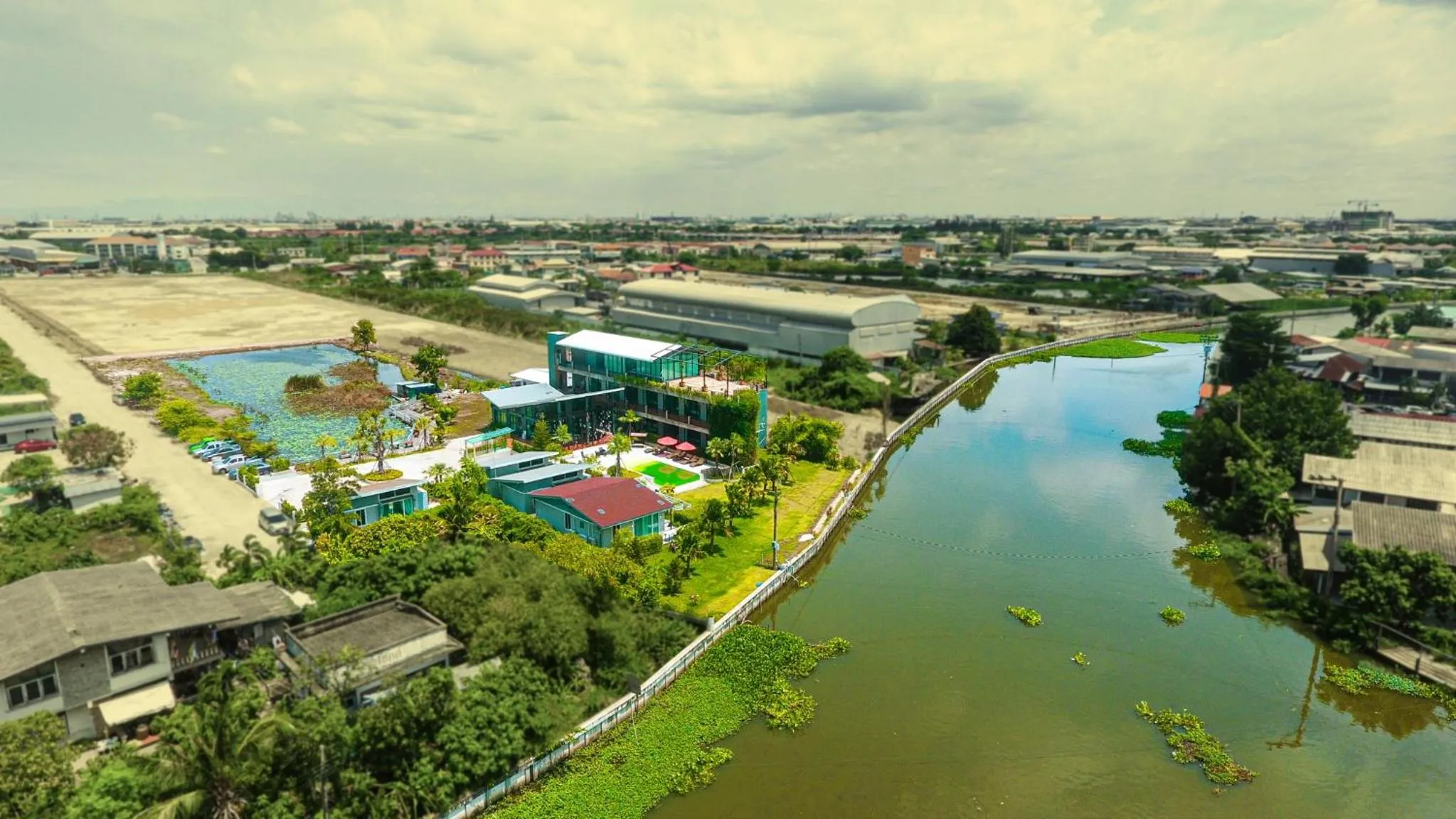 The River Palm Resort