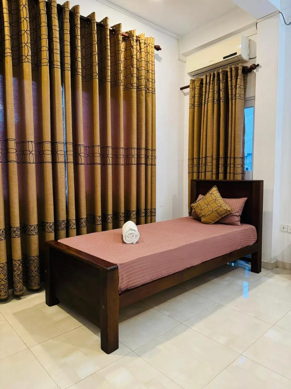 Bed in CITYSCAPE YALA BY 999 HOTEL & RESTAURANT
