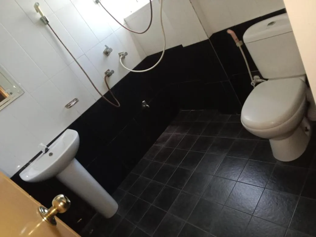 Bathroom in CITYSCAPE YALA BY 999 HOTEL & RESTAURANT