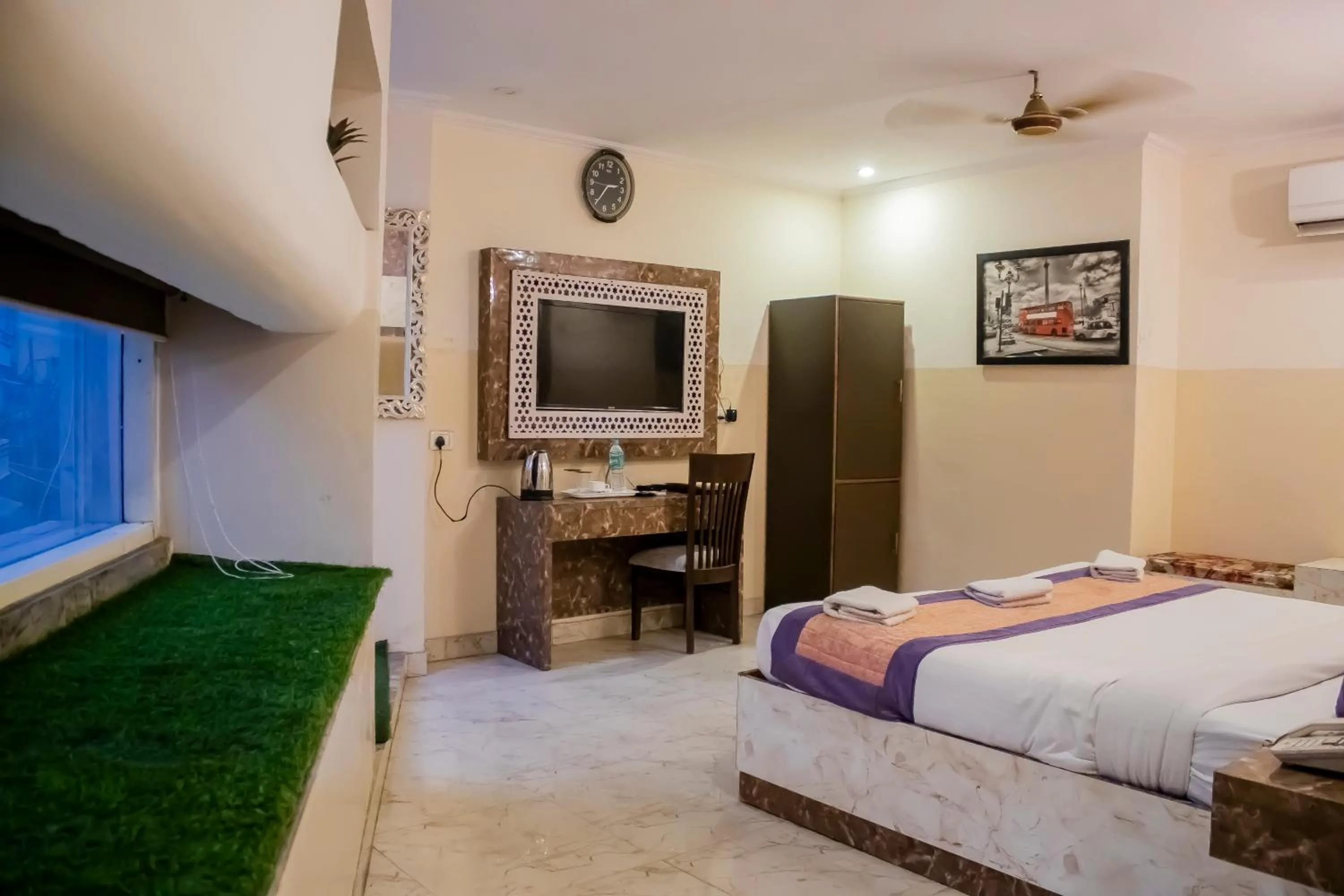 hair dresser, TV/Entertainment Center in Hotel Airport City Near Delhi International Airport