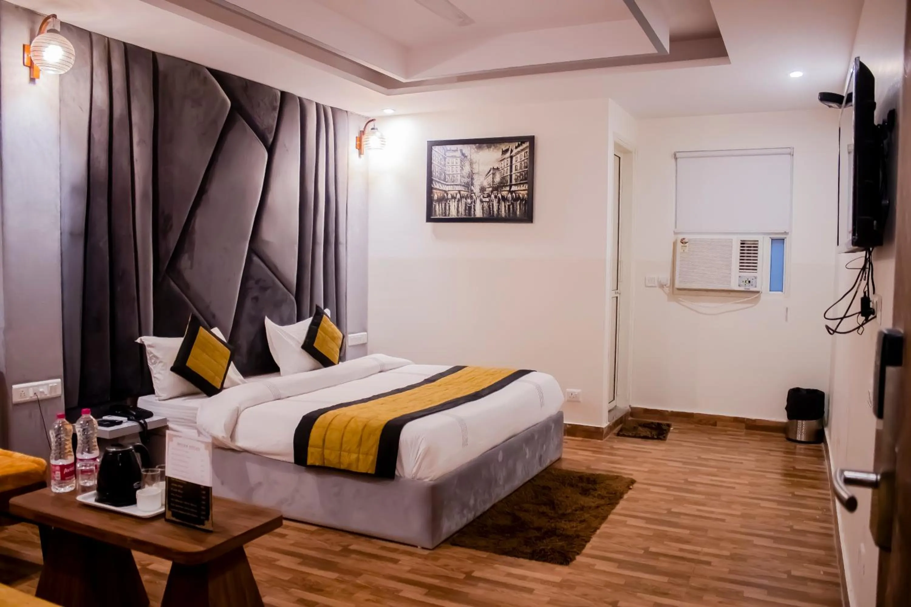 Bedroom in Hotel Airport City Near Delhi International Airport