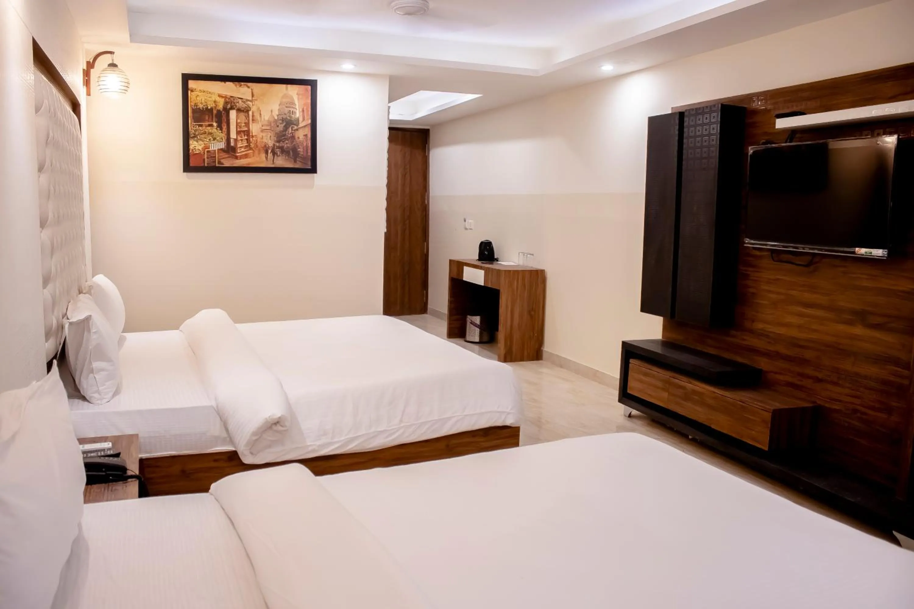 Bed, TV/Entertainment Center in Hotel Airport City Near Delhi International Airport
