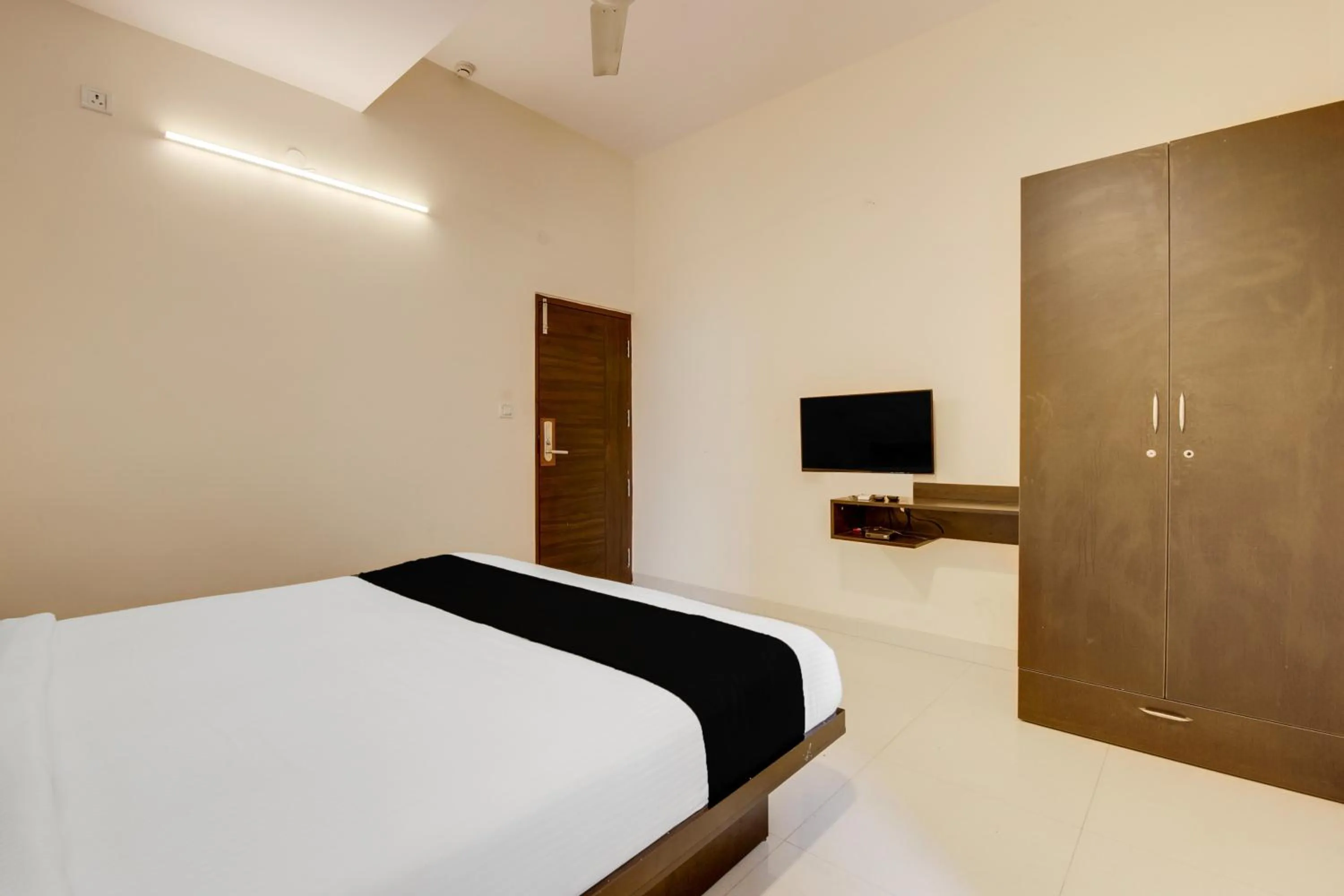 Bedroom, Bed in Townhouse HBR Layout