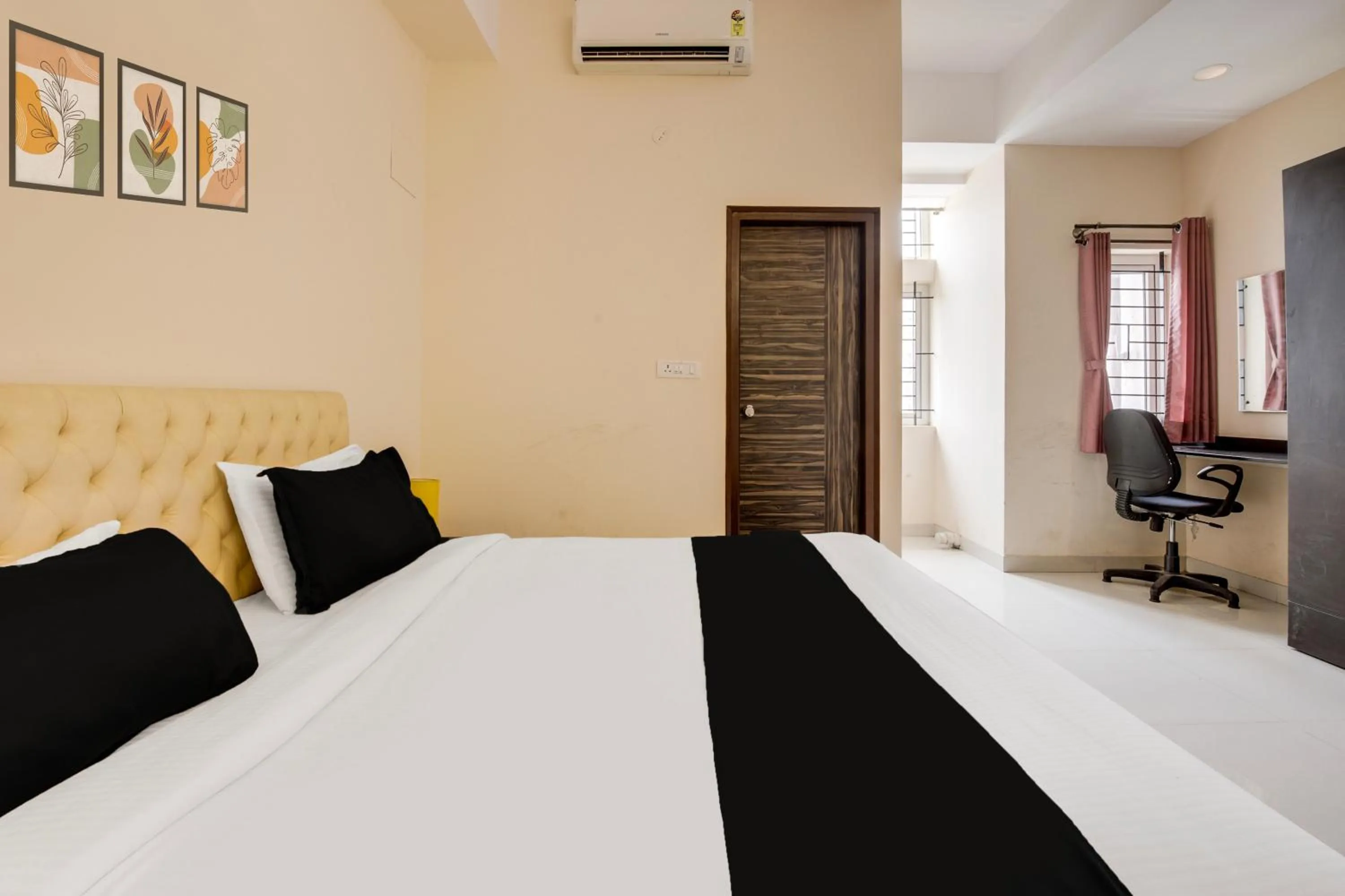 Bedroom, Bed in Townhouse HBR Layout