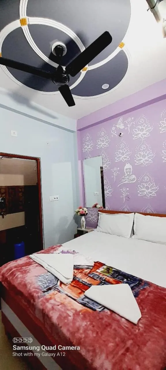 Bed in Shiv Niketan Guest House 200mtr from Shri Ram mandir