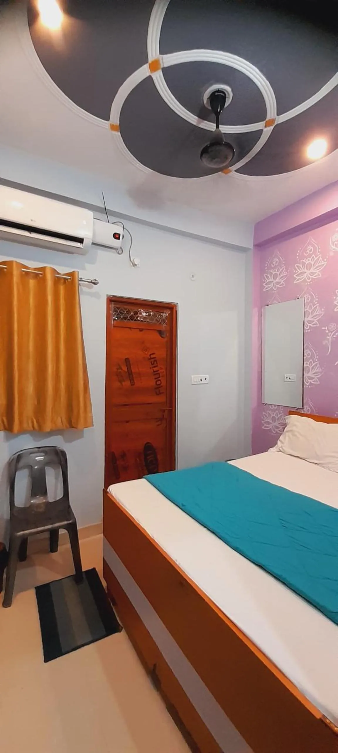 Bed in Shiv Niketan Guest House 200mtr from Shri Ram mandir