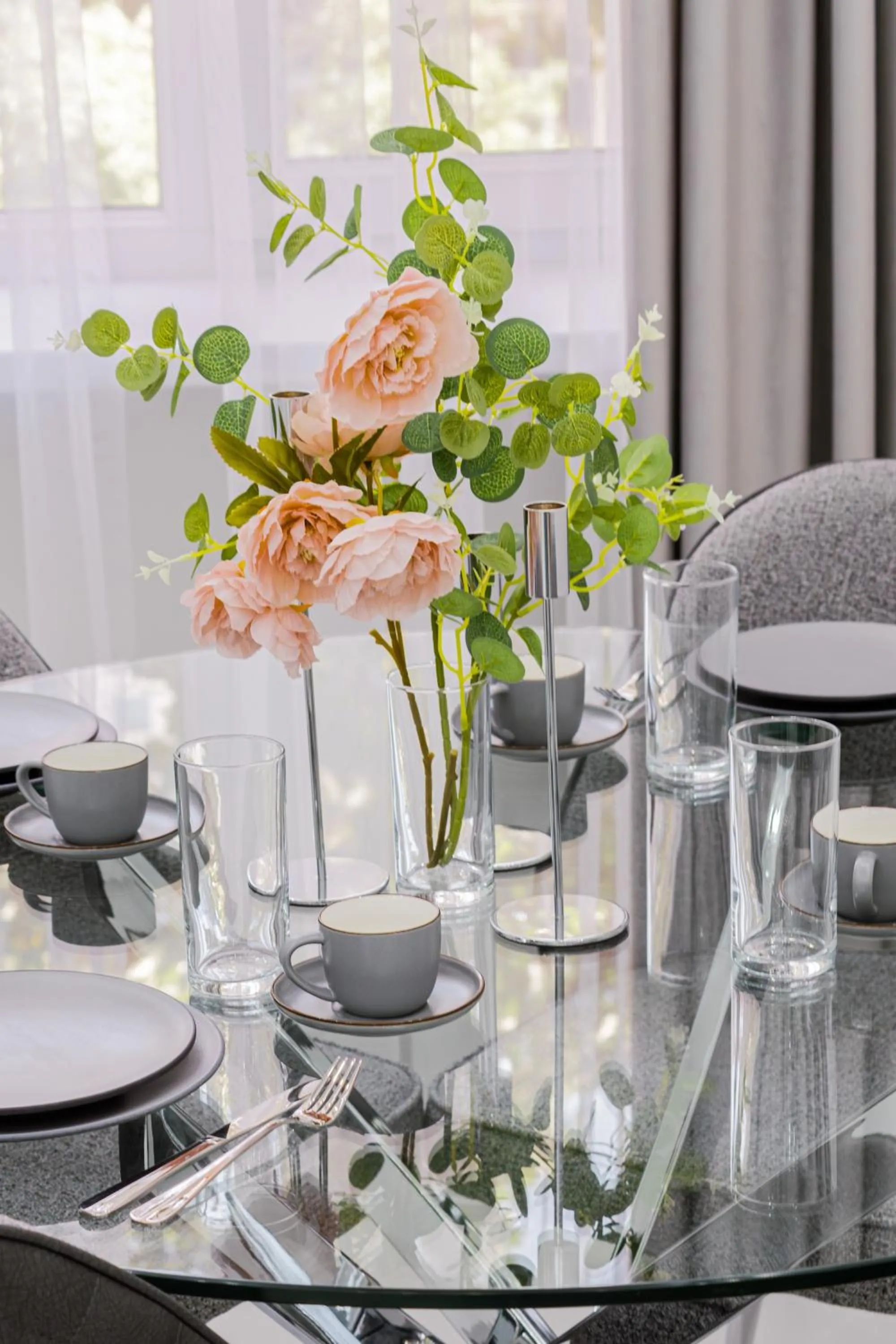 Dining area in Apartment KeyGo #0061 is the key to the center of Yerevan