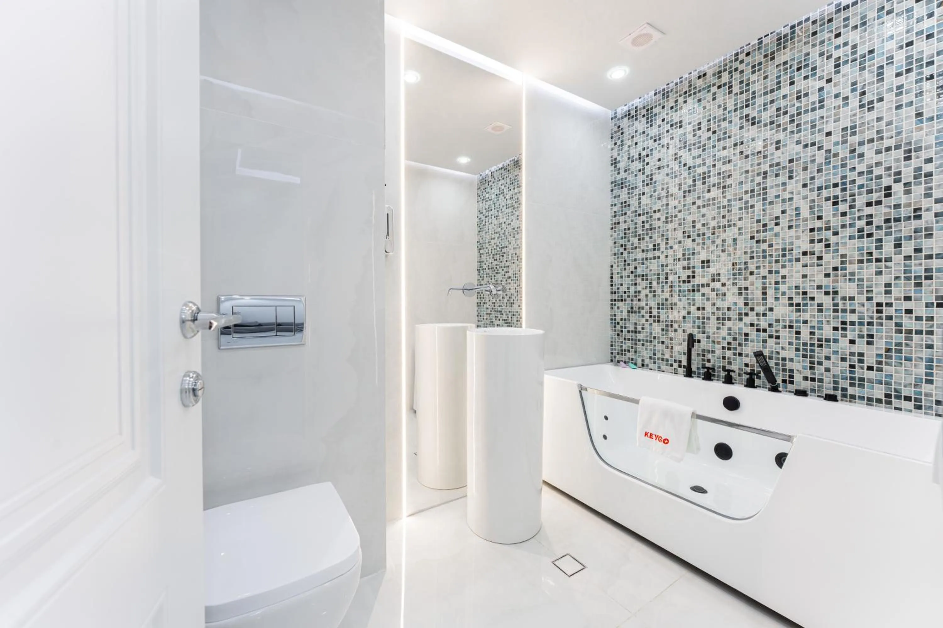 Bathroom in Apartment KeyGo #0061 is the key to the center of Yerevan