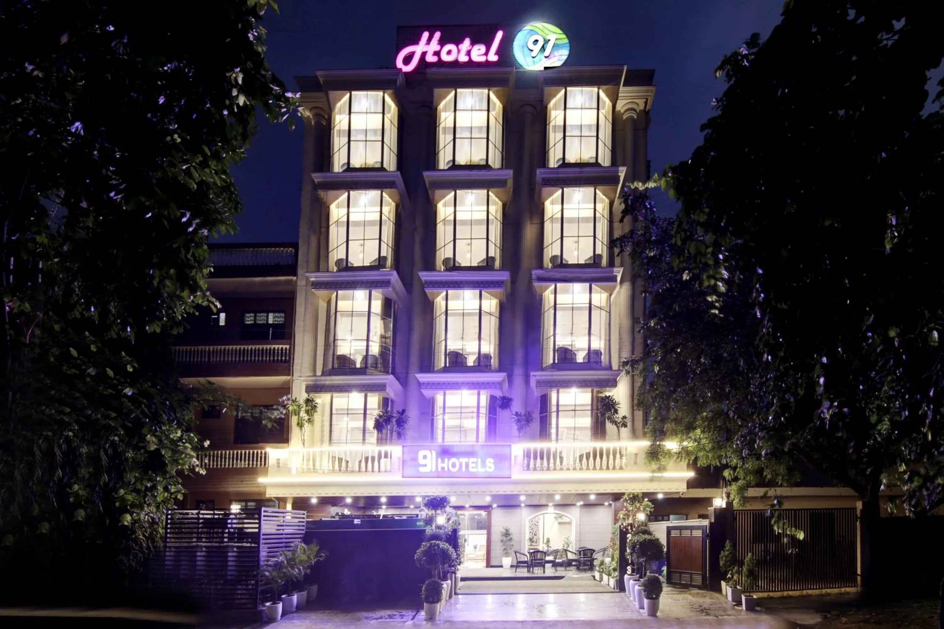 Property building in Hotel 91 Millennium Huda