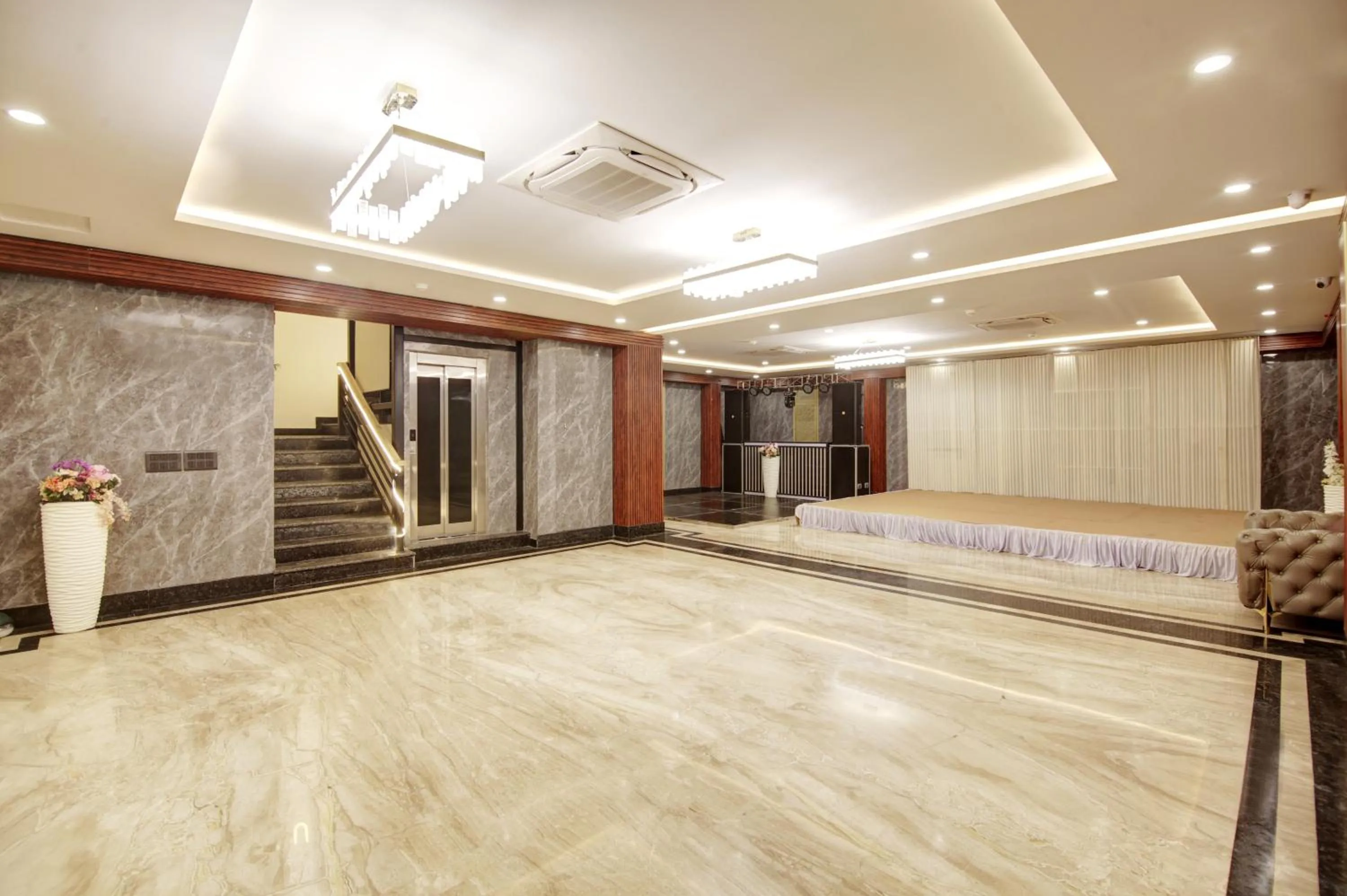 Property building in Hotel 91 Millennium Huda