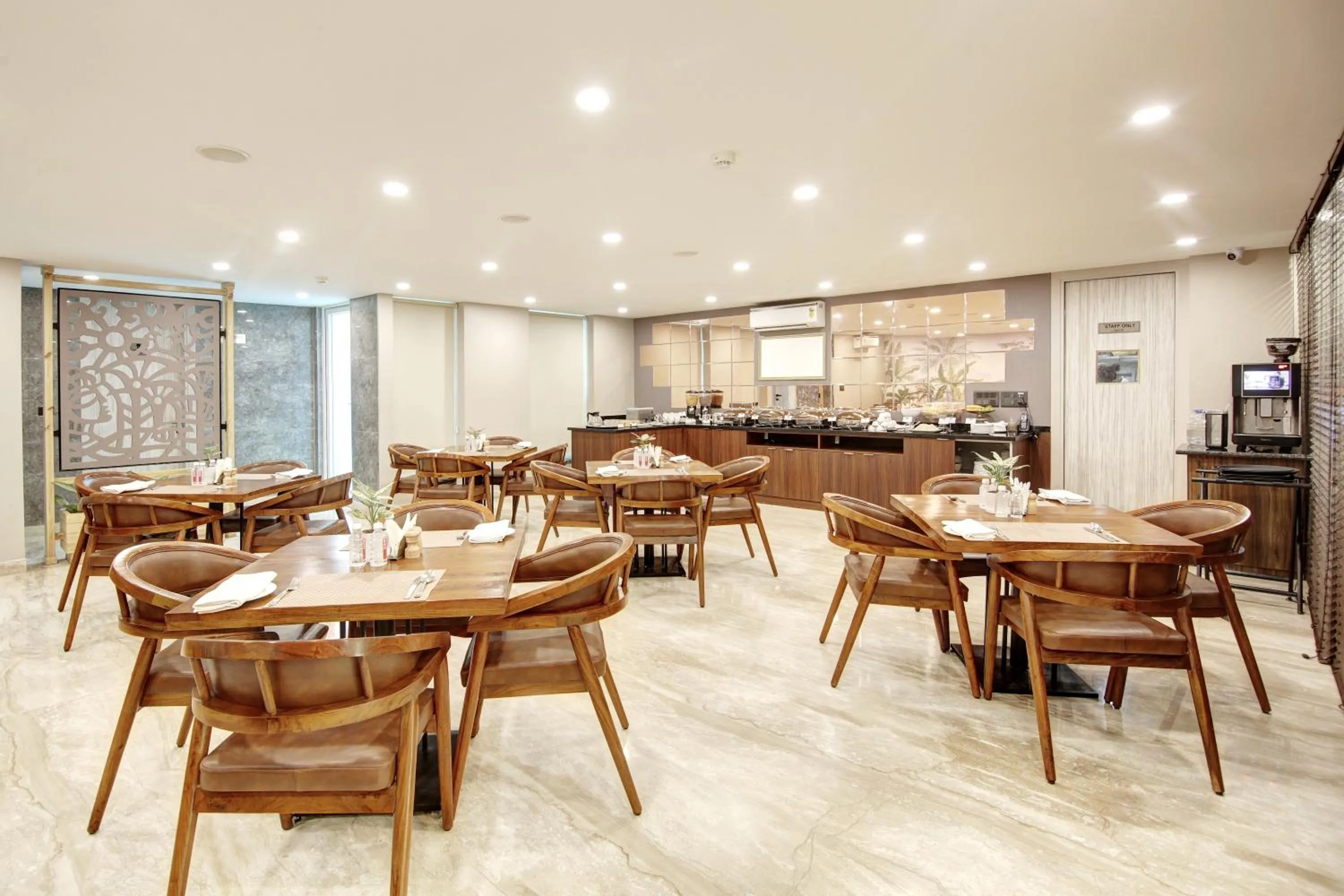 Restaurant/places to eat in Hotel 91 Millennium Huda