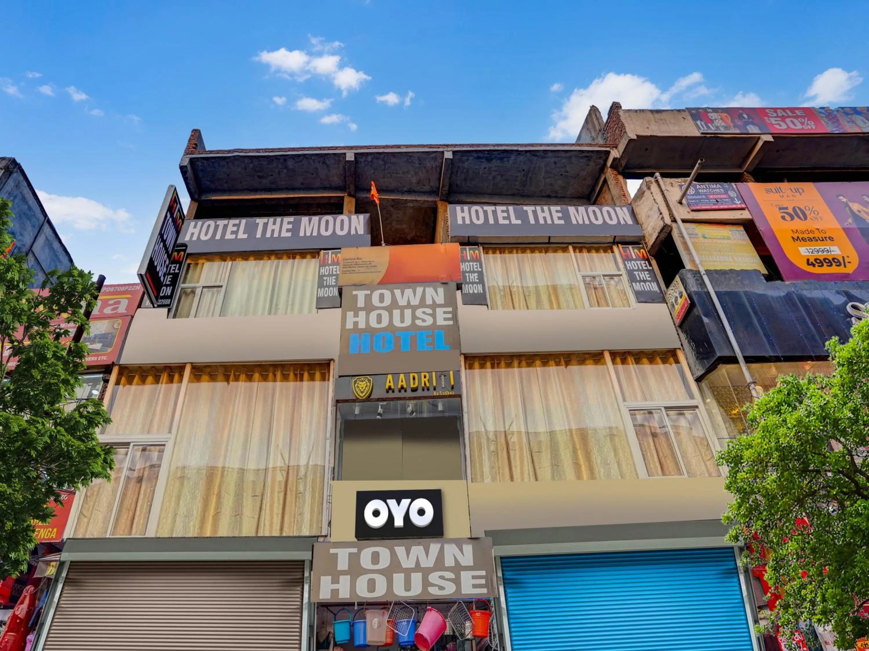 Facade/entrance in Hotel O The Moon