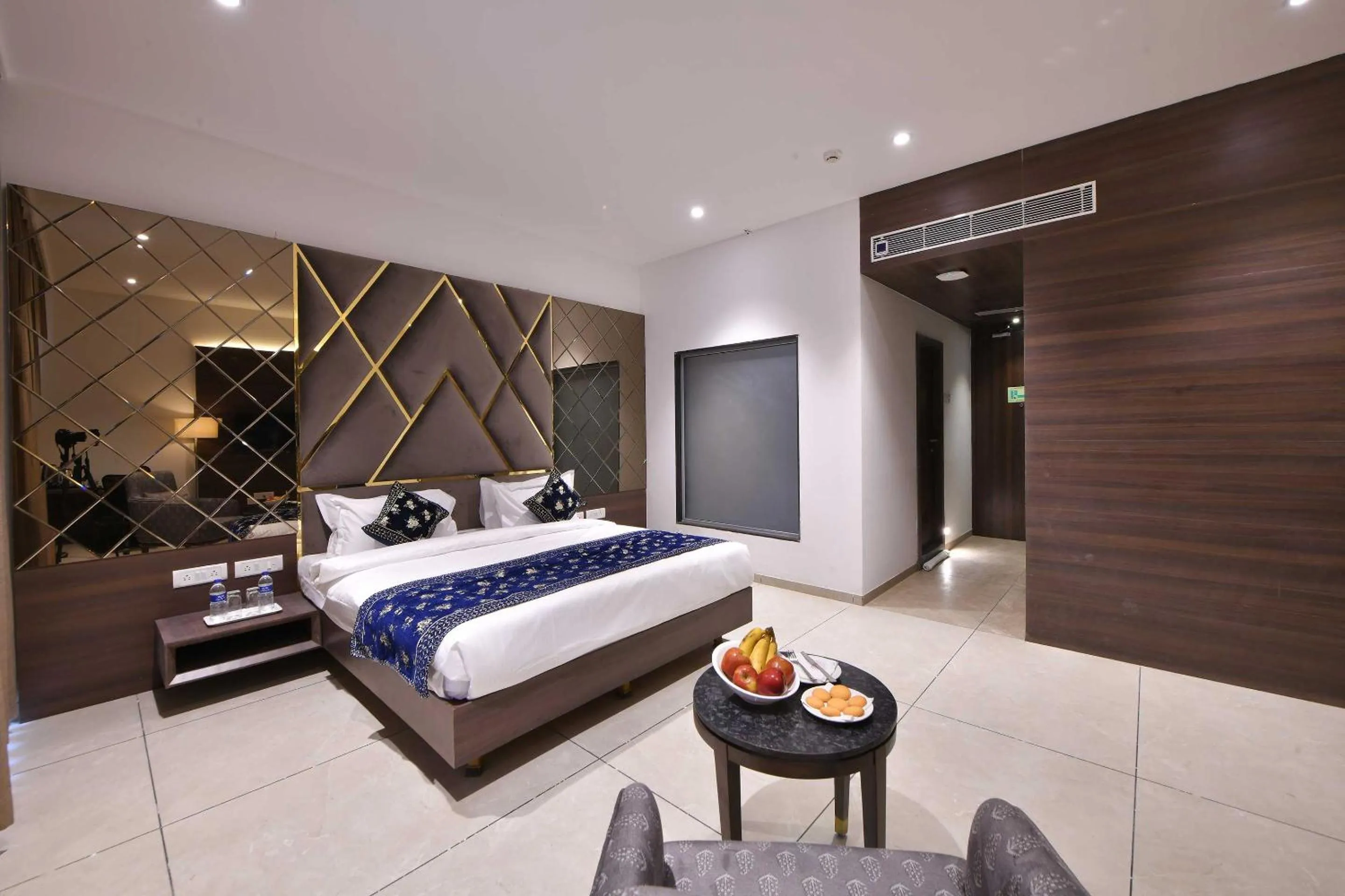 Bedroom, Bed in Clubhouse Hotel by CheckIn Morbi