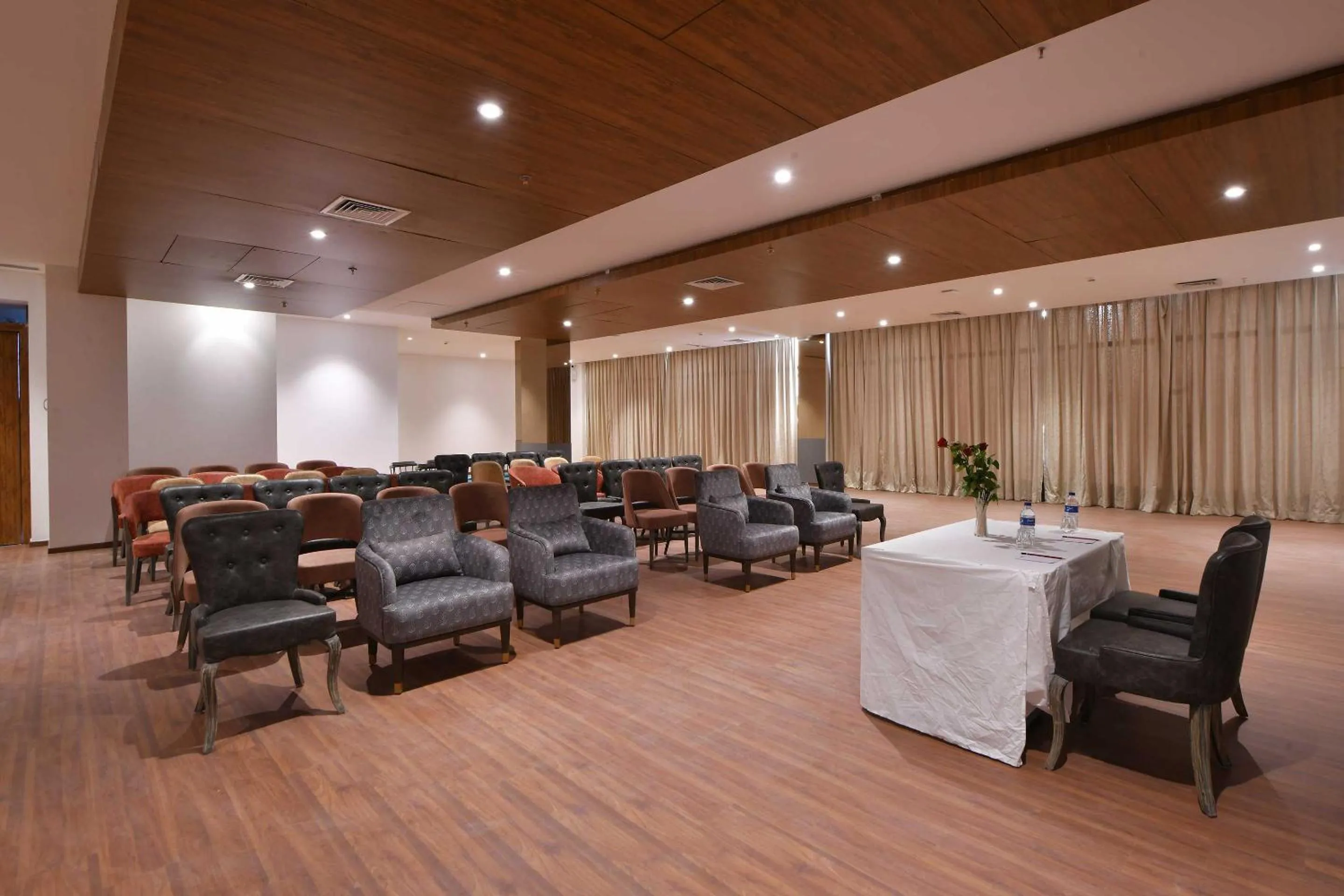 Banquet/Function facilities in Clubhouse Hotel by CheckIn Morbi
