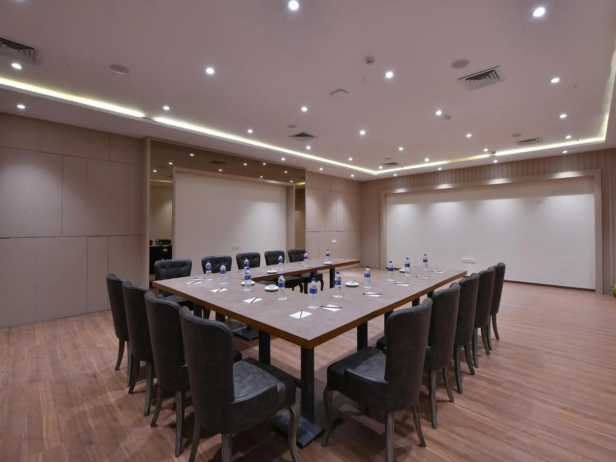 Meeting/conference room in Clubhouse Hotel by CheckIn Morbi