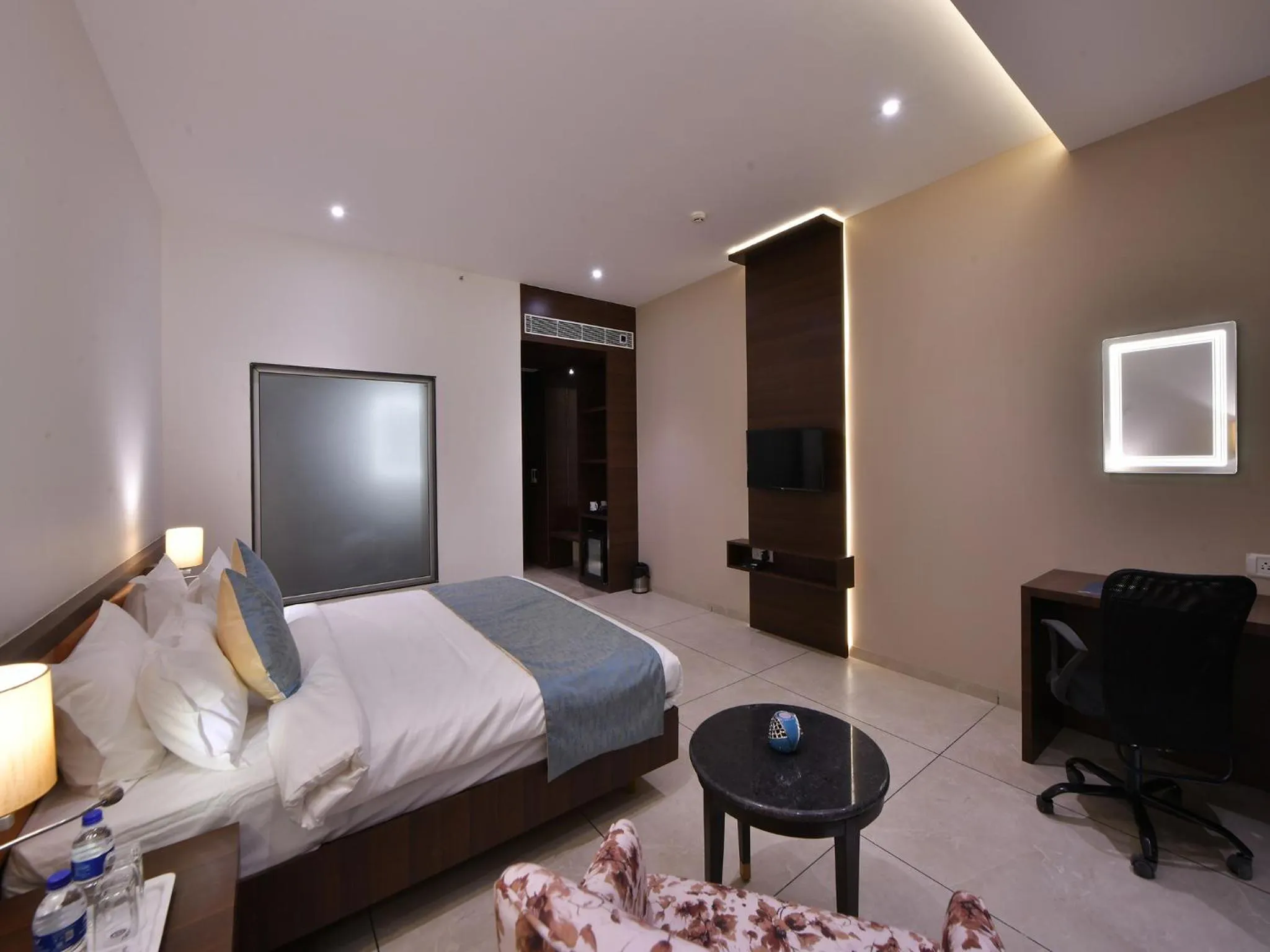 Bed in Clubhouse Hotel by CheckIn Morbi