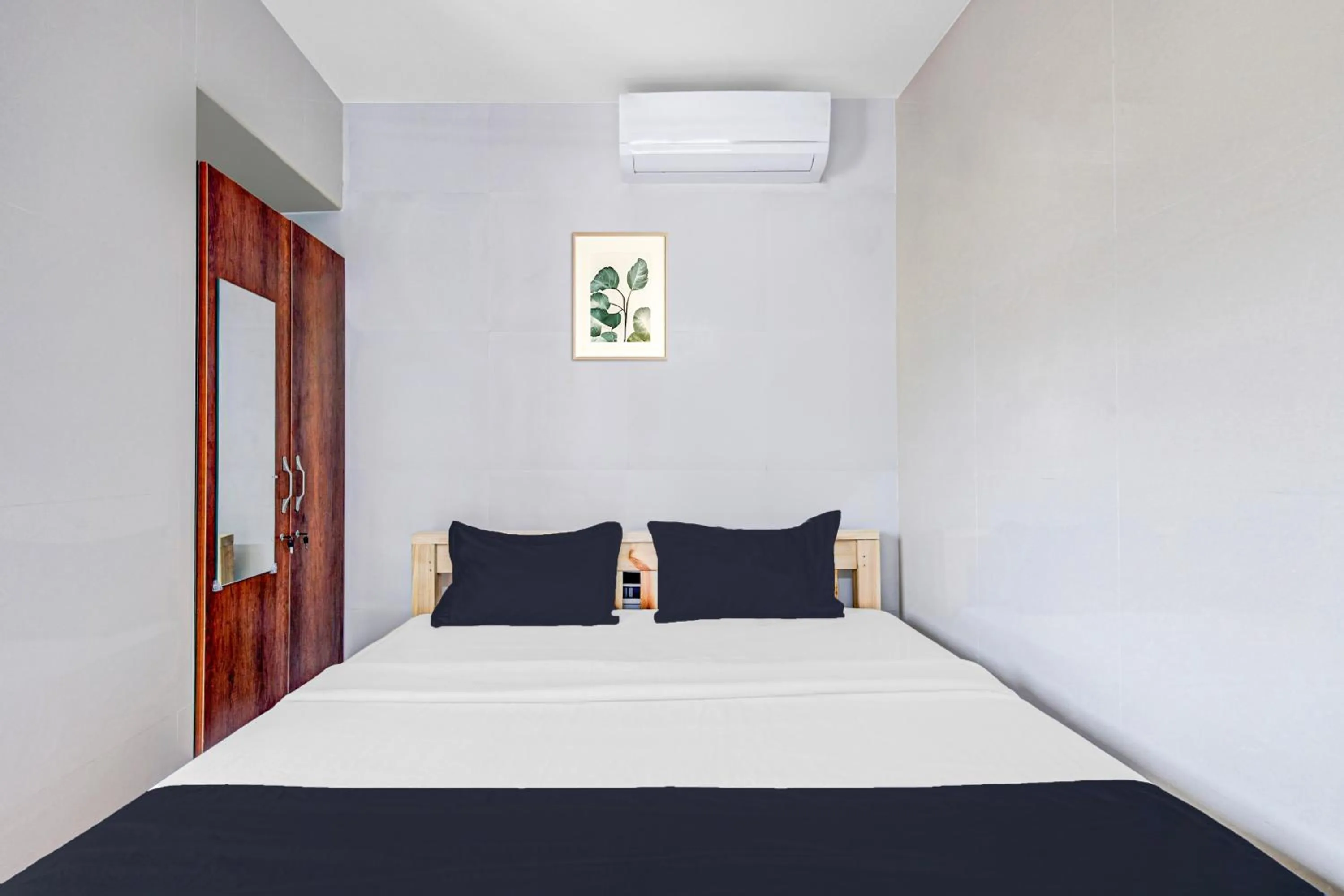 Bedroom in Collection O Sapthagiri Inn