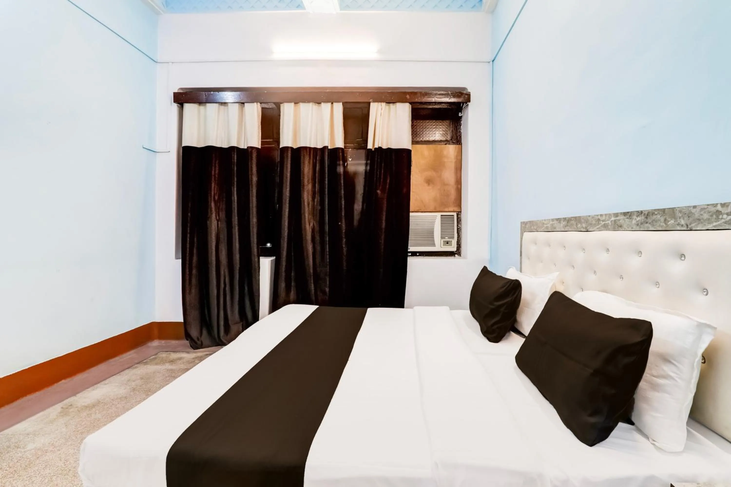 Bedroom, Bed in Hotel O Mannat