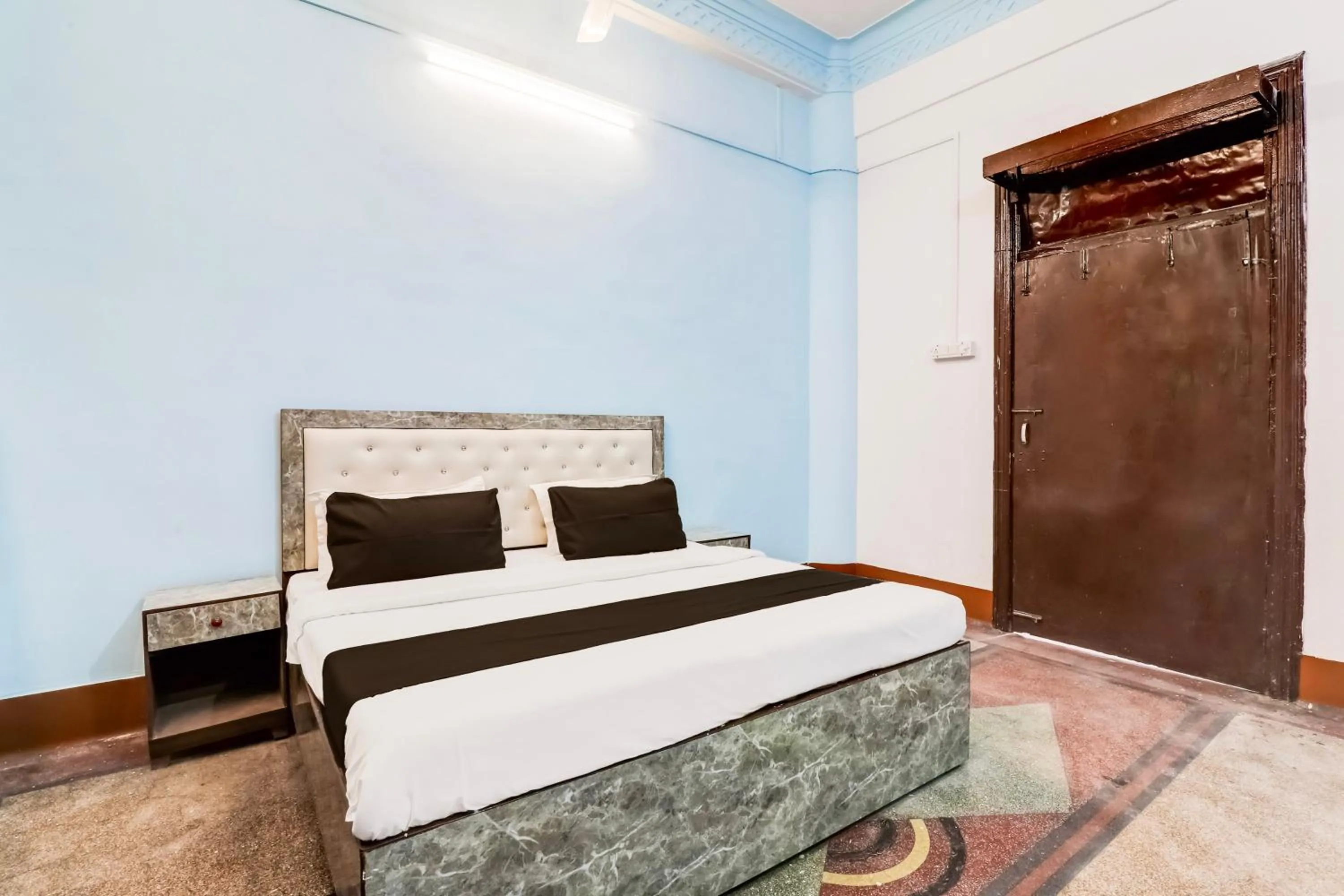 Bedroom, Bed in Hotel O Mannat