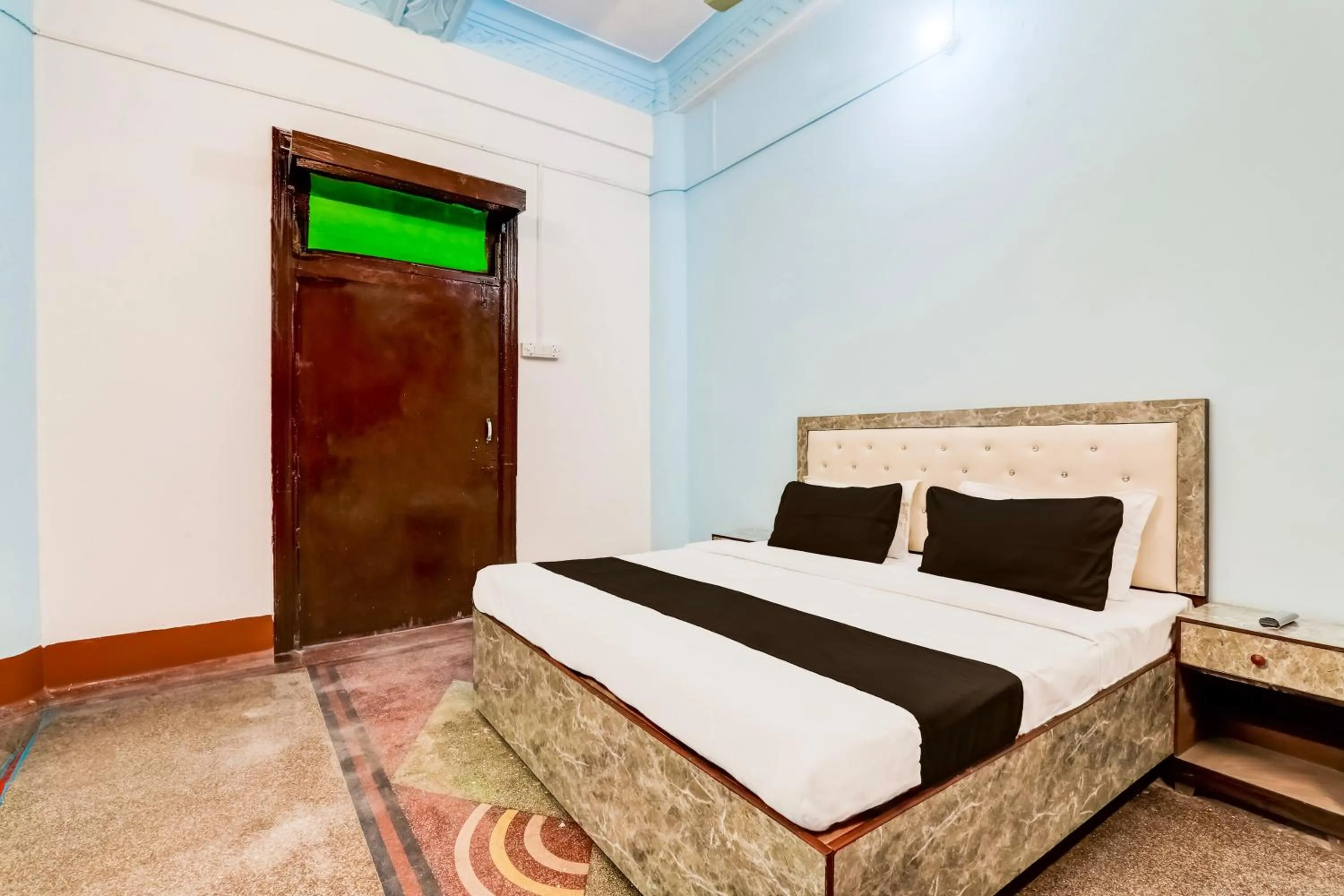 Bedroom, Bed in Hotel O Mannat