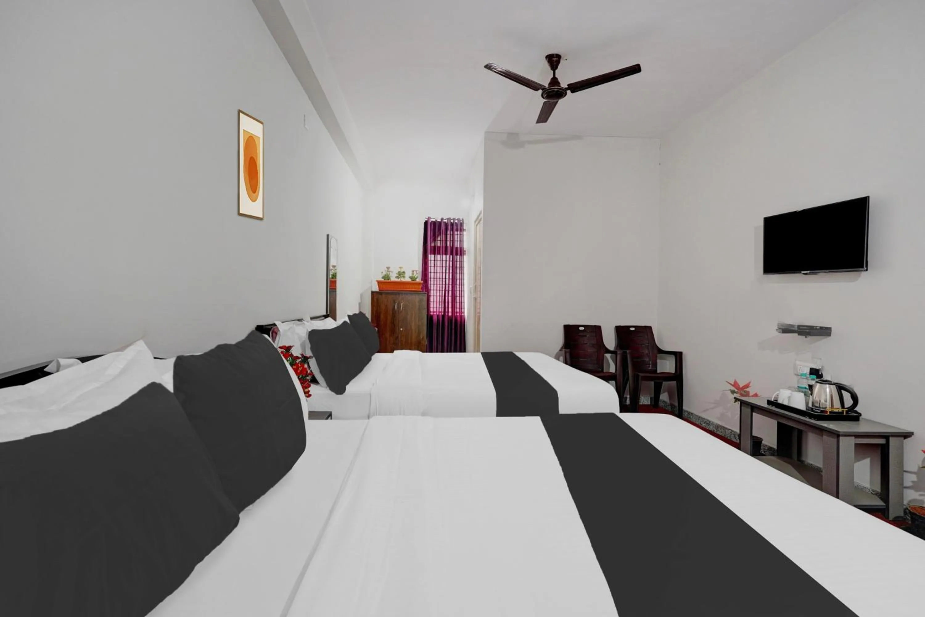 Bedroom, Bed in Shravanya Comforts