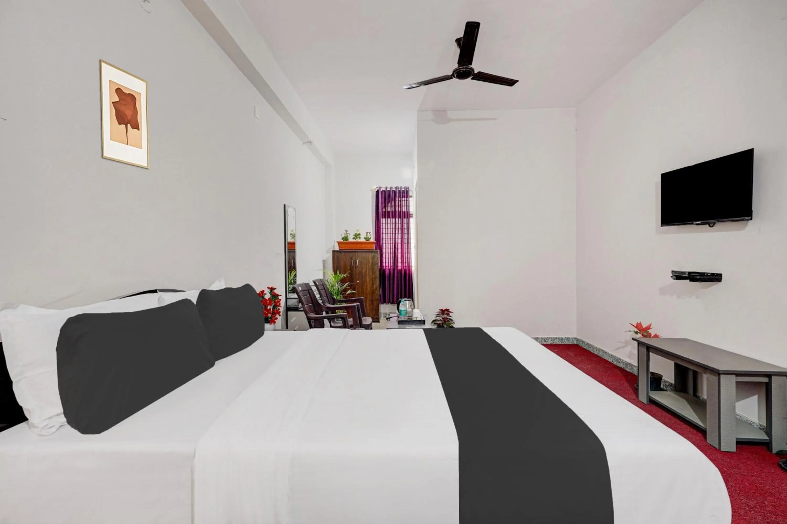 Bedroom, Bed in Shravanya Comforts
