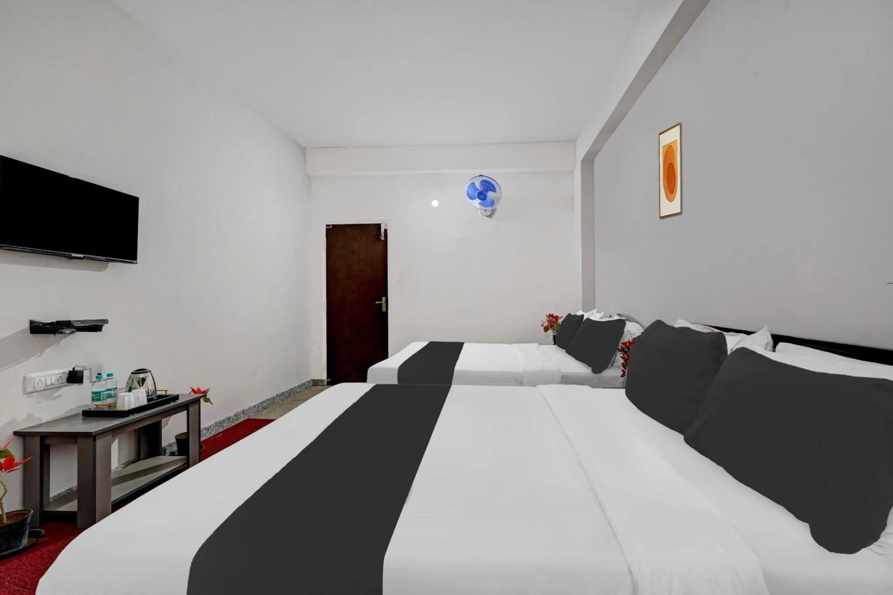 Bedroom, Bed in Shravanya Comforts