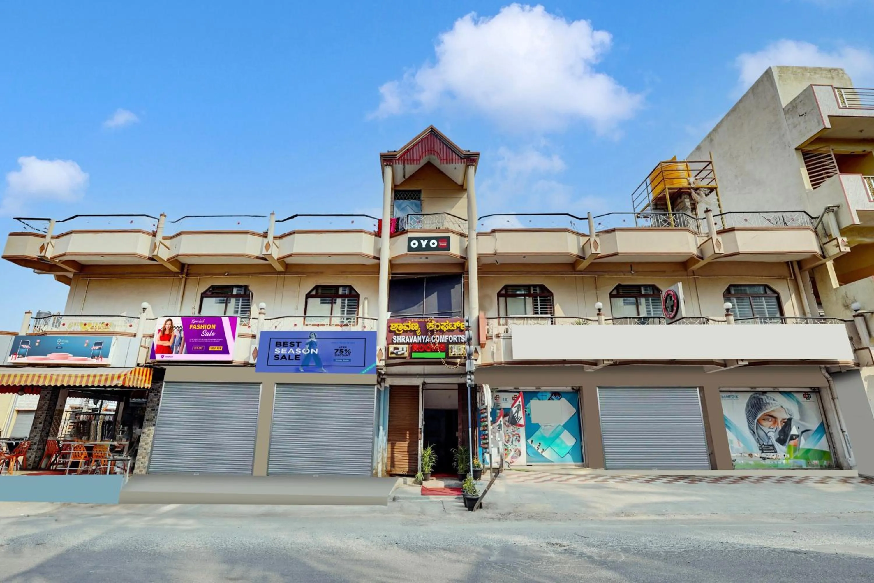 Facade/entrance in Shravanya Comforts