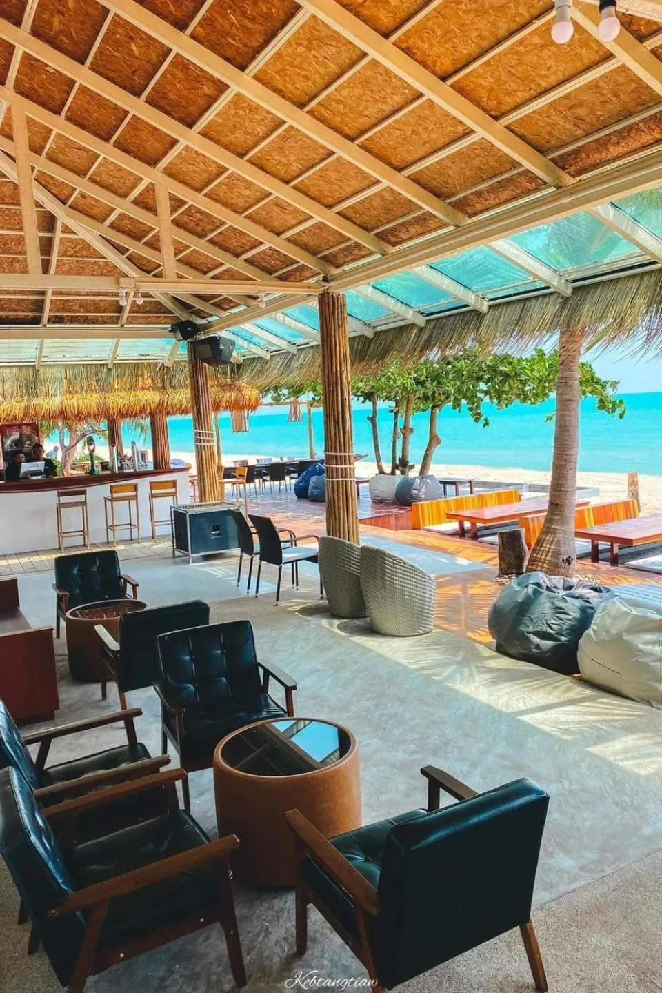 Lounge or bar in Hotel Villa AoKhanom Beachfront