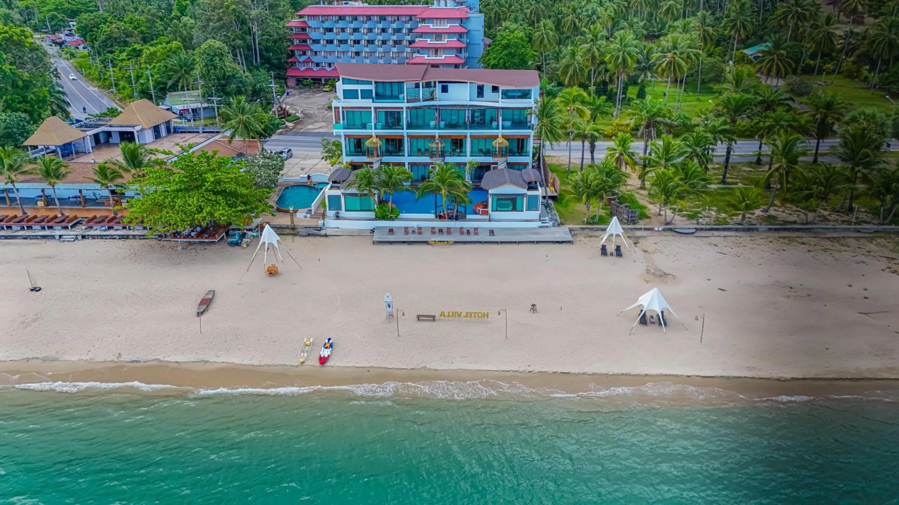 Property building in Hotel Villa AoKhanom Beachfront