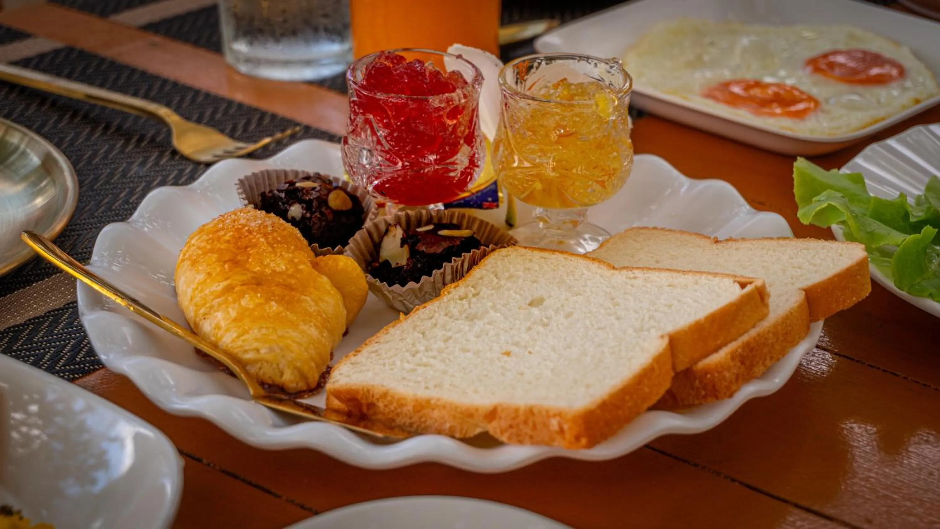 Breakfast in Hotel Villa AoKhanom Beachfront