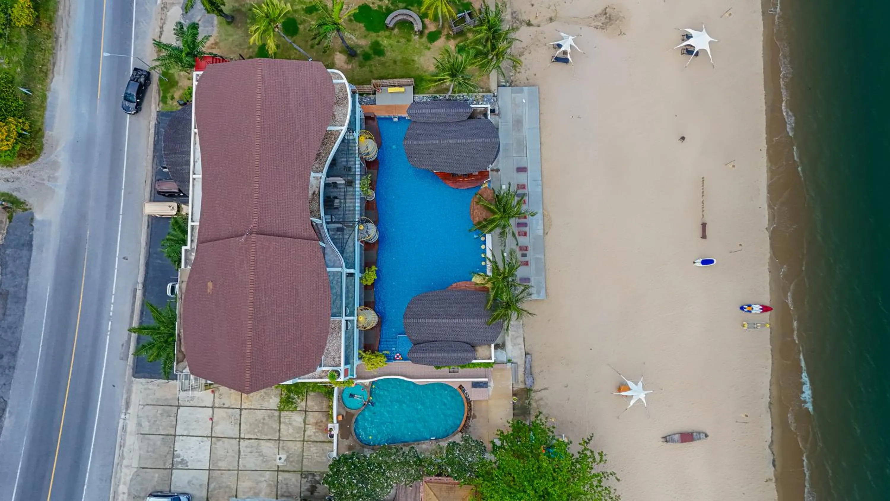 Property building in Hotel Villa AoKhanom Beachfront