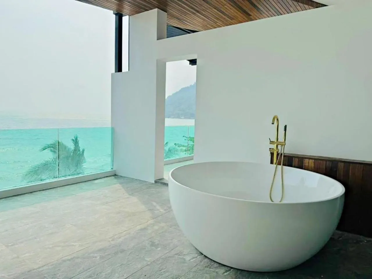 Balcony/Terrace in Hotel Villa AoKhanom Beachfront