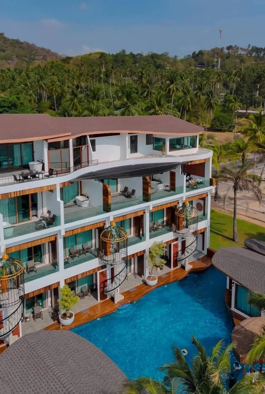 Property building in Hotel Villa AoKhanom Beachfront
